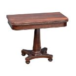 A William IV rosewood turnover games table on pedestal base. Circa 1830. 93x47x72.5cm