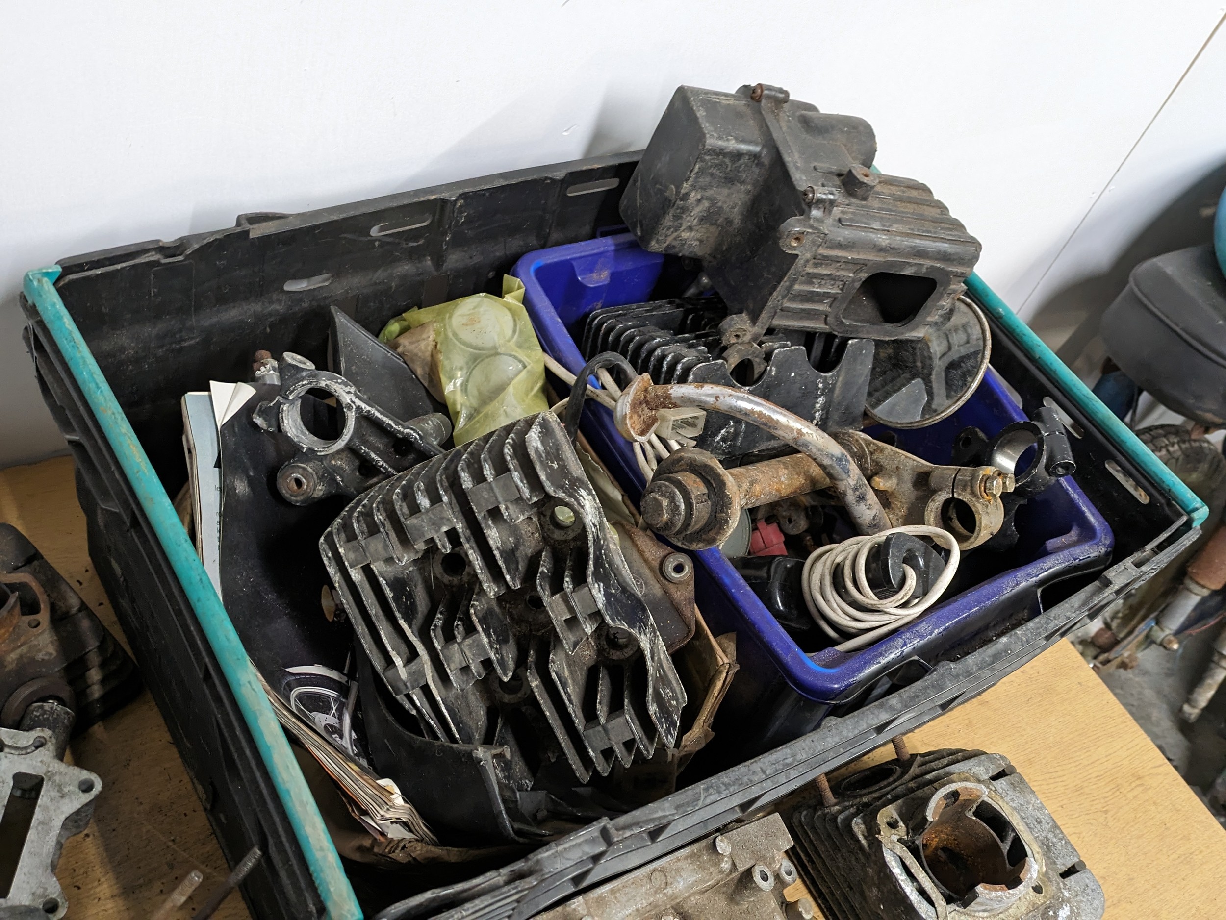 A quantity of motorbike engine parts, Yamaha etc - Image 6 of 9