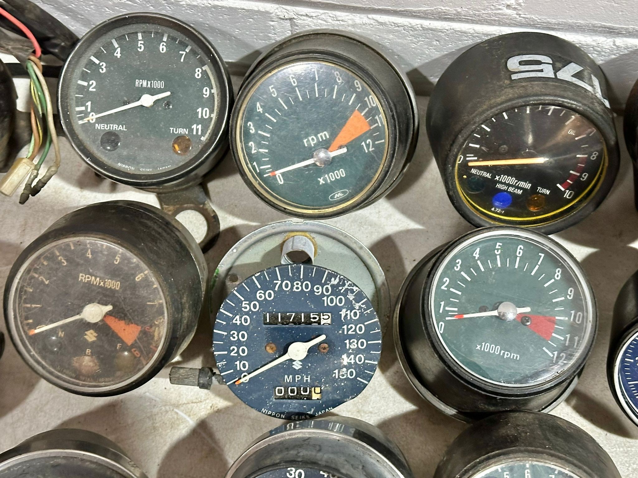 A quantity of various vintage motorbike clocks - Bild 7 aus 14