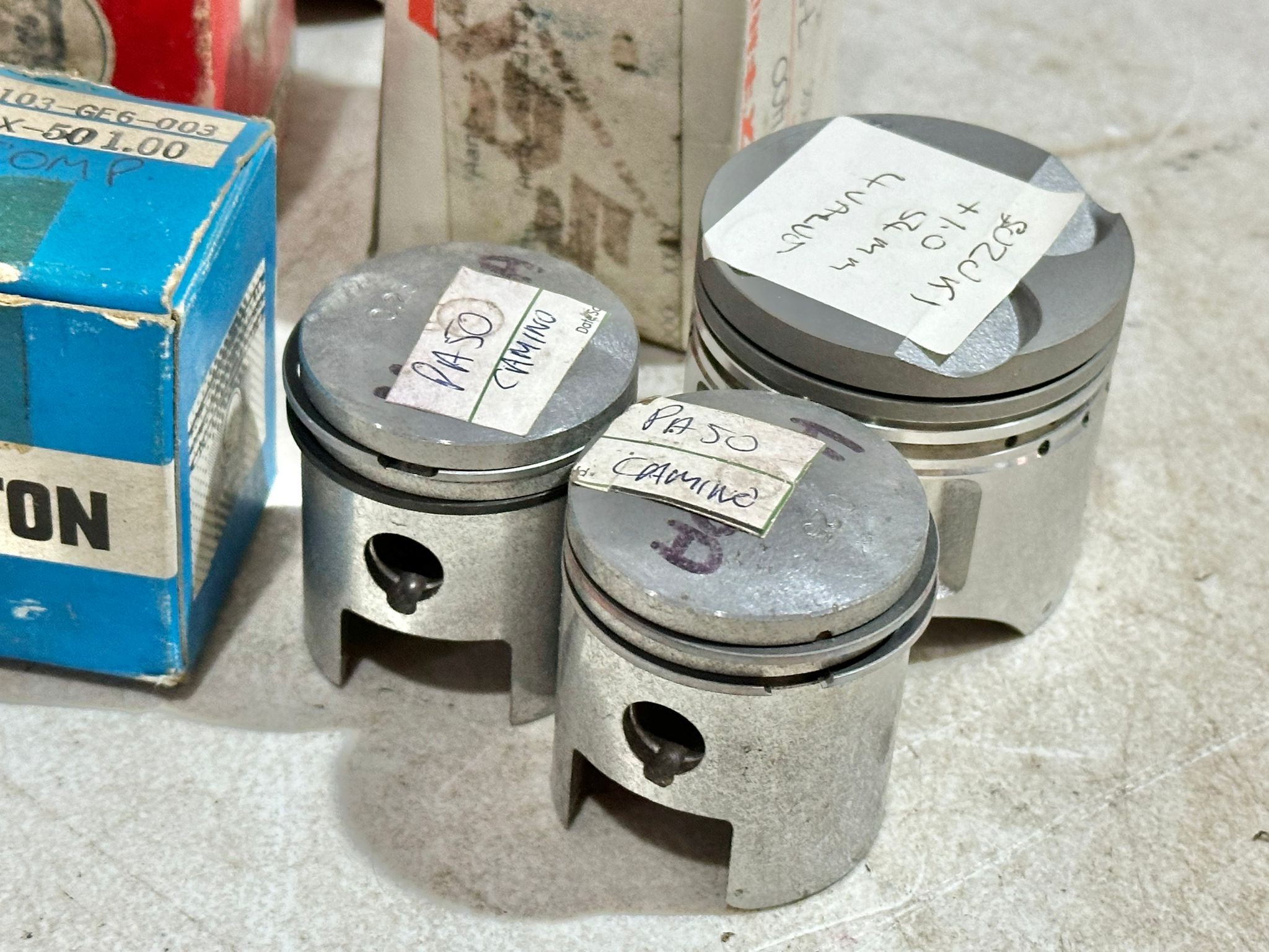 A quantity of motorbike pistons - Bild 5 aus 9