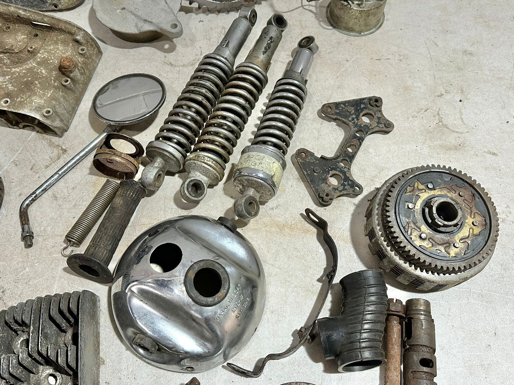 A quantity of mostly Suzuki parts, T200 etc - Bild 16 aus 17