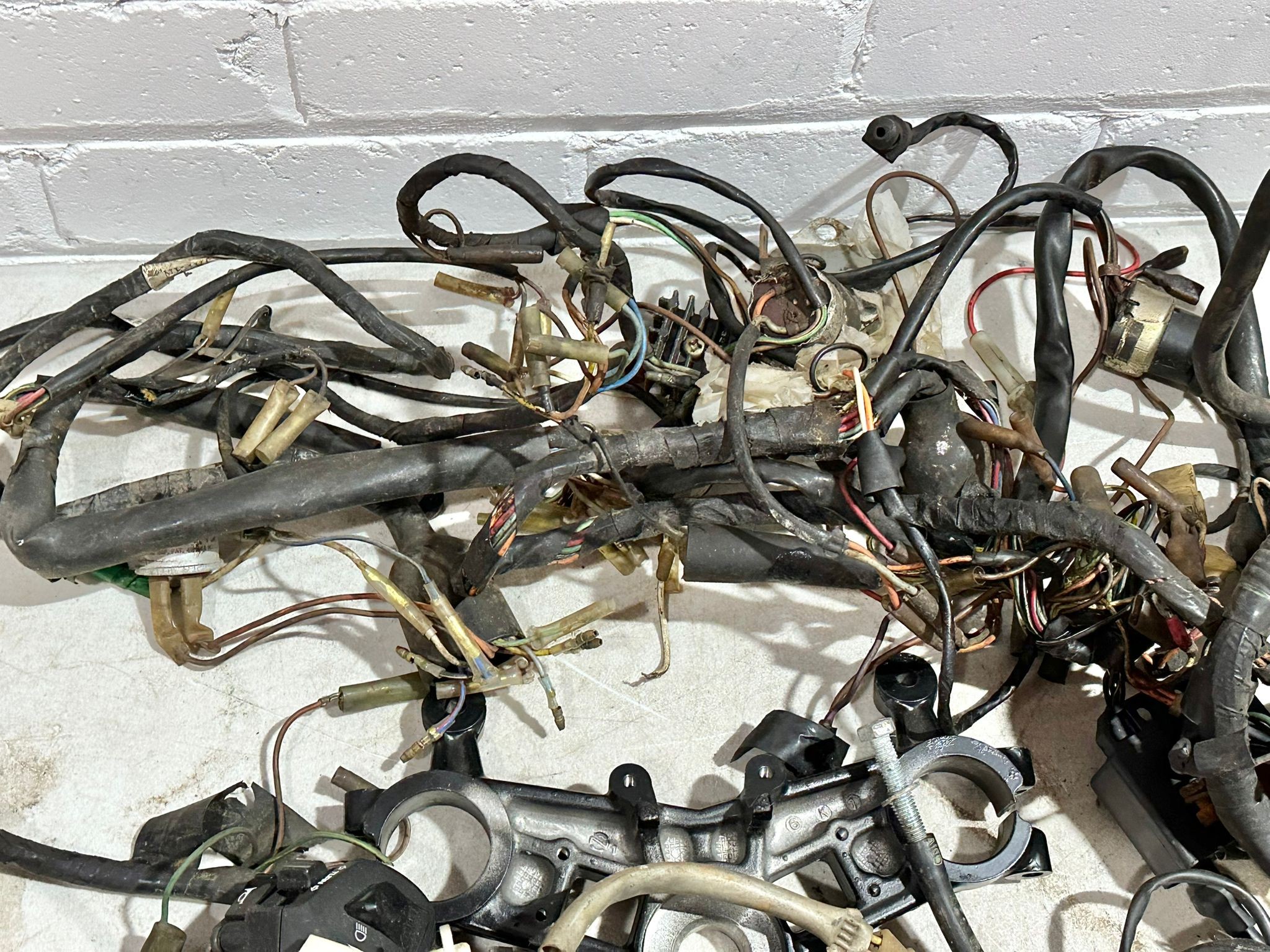 A sundry lot of various motorbike electrical parts with foot rests etc - Image 7 of 14