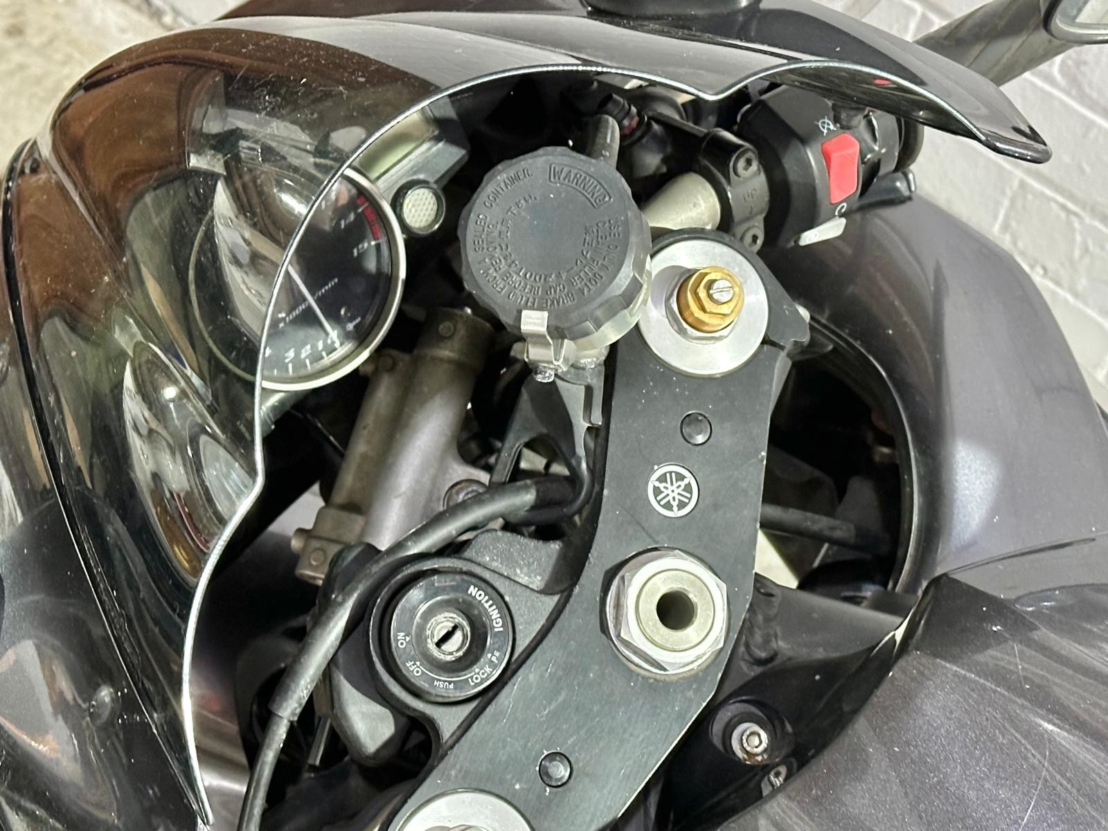 A 2004 Yamaha R1 Raven Edition, with key. Needs battery. - Bild 7 aus 8