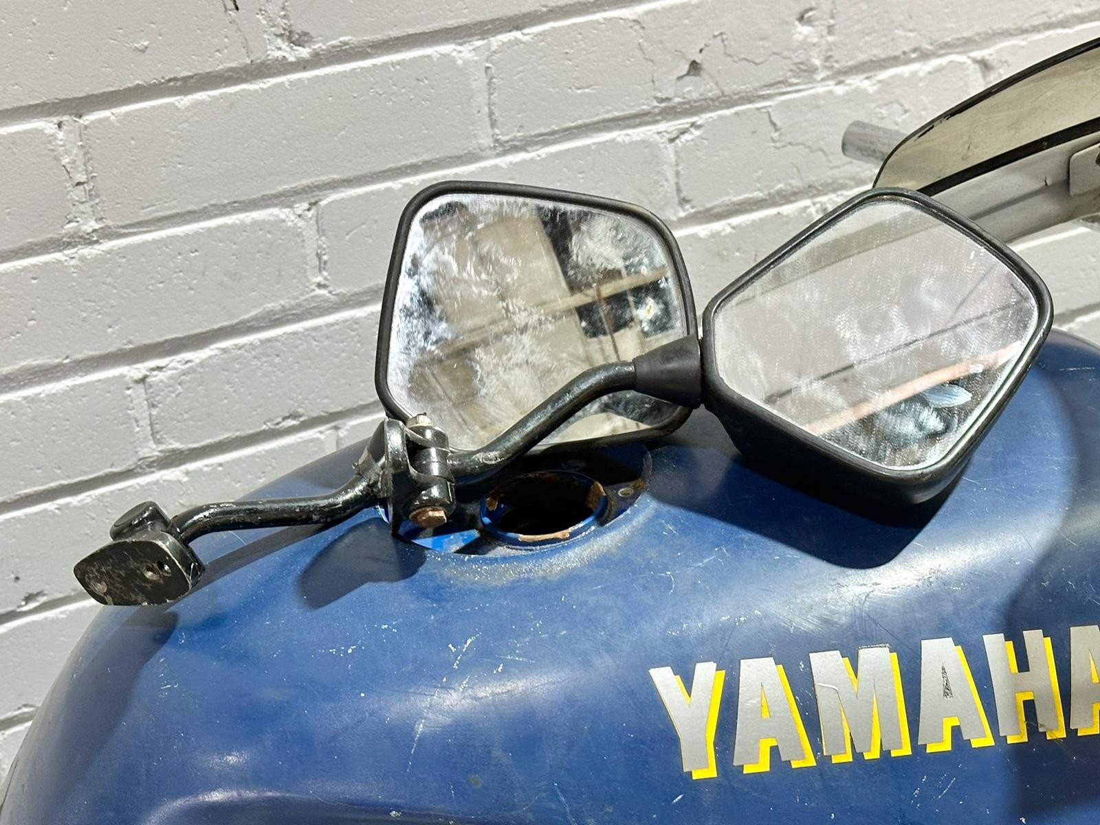 A Yamaha RD350 LC 31K with parts - Image 17 of 27