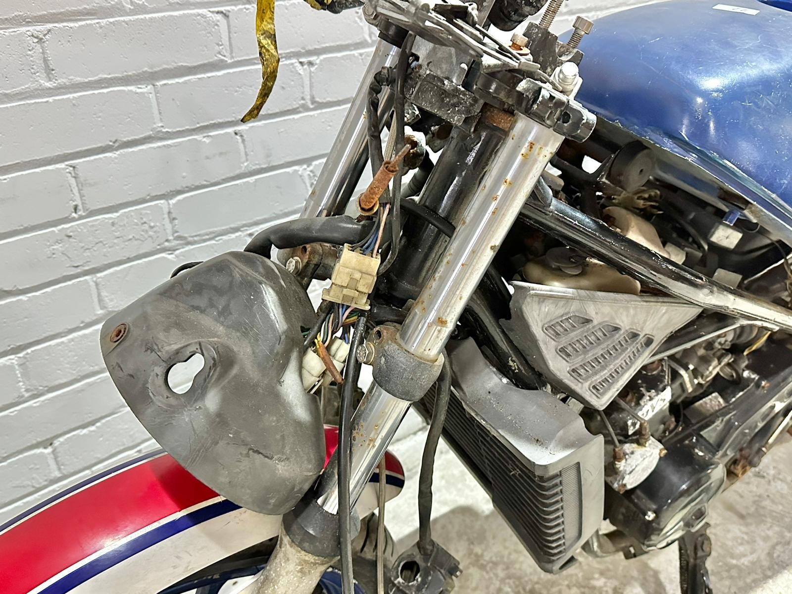 A Yamaha RD350 LC 31K with parts - Image 24 of 27