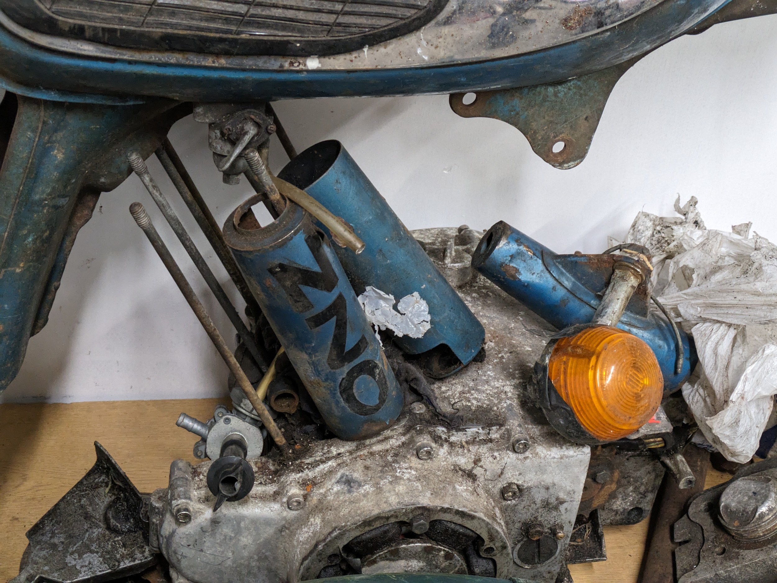 A Honda CD175 1966/7 frame with parts - Image 13 of 15