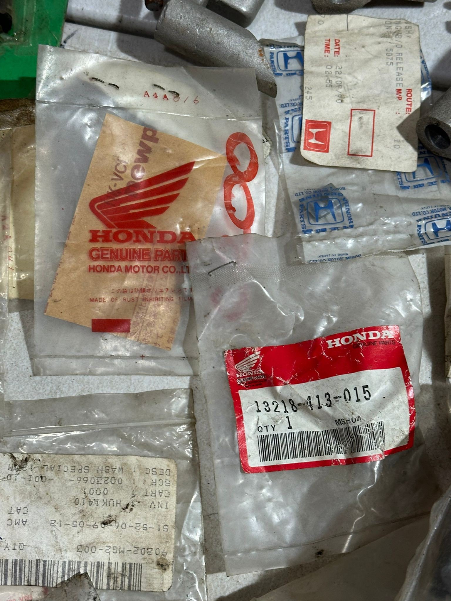 A large quantity of mostly old new stock genuine Honda parts. - Image 56 of 65