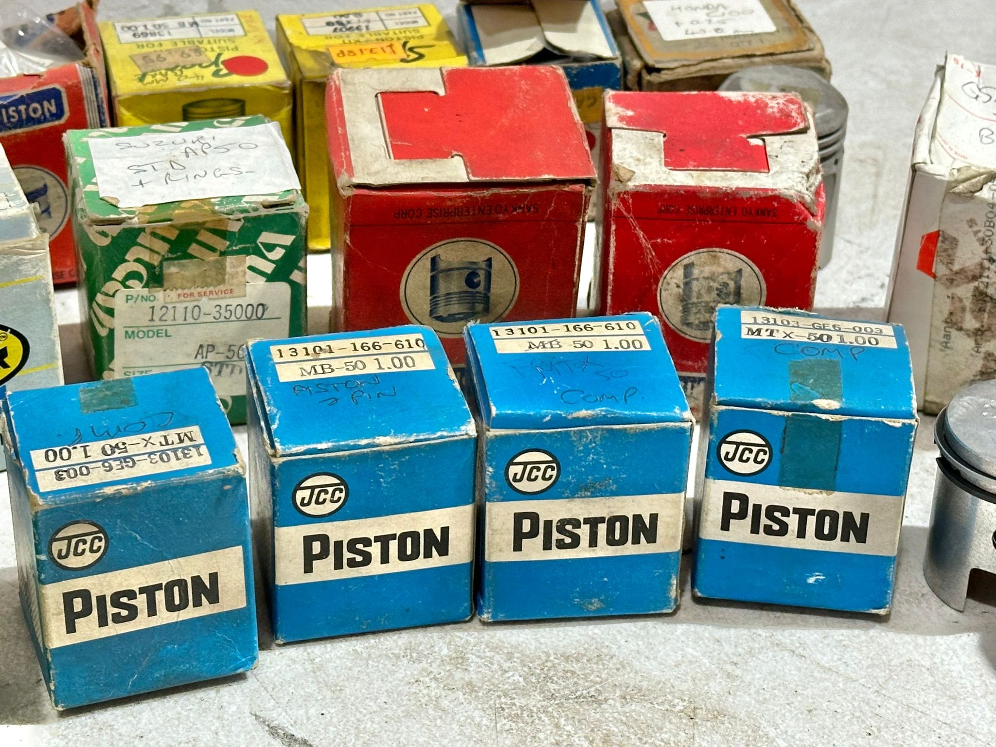 A quantity of motorbike pistons - Image 6 of 9