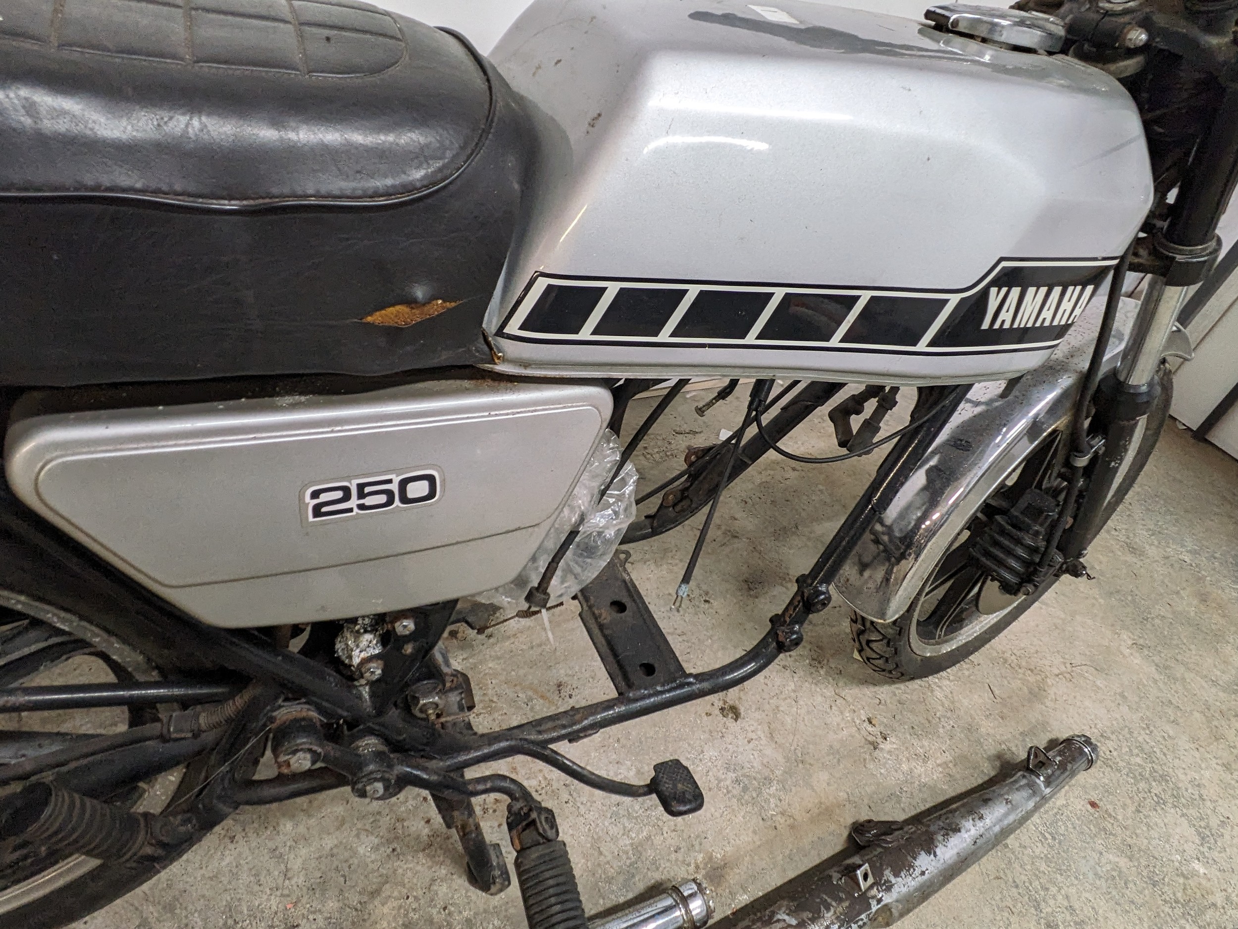 A 1980 Yamaha RD250 - Image 10 of 13