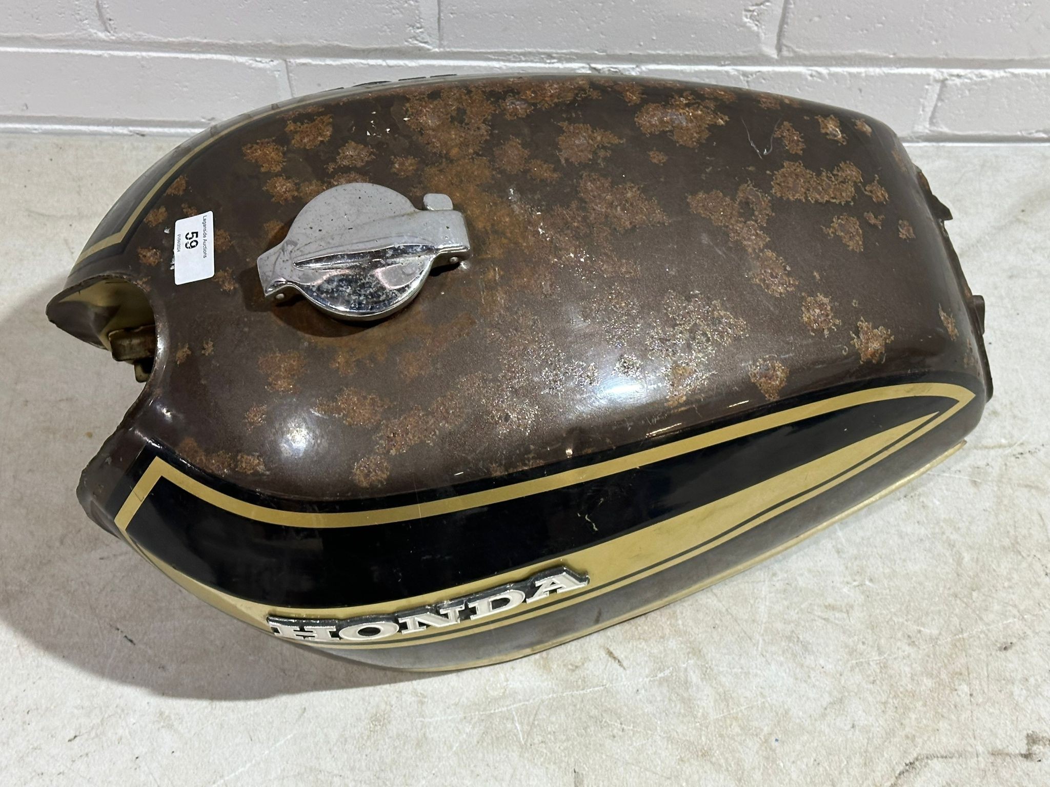 A Honda CB450 tank and side panel - Image 5 of 7