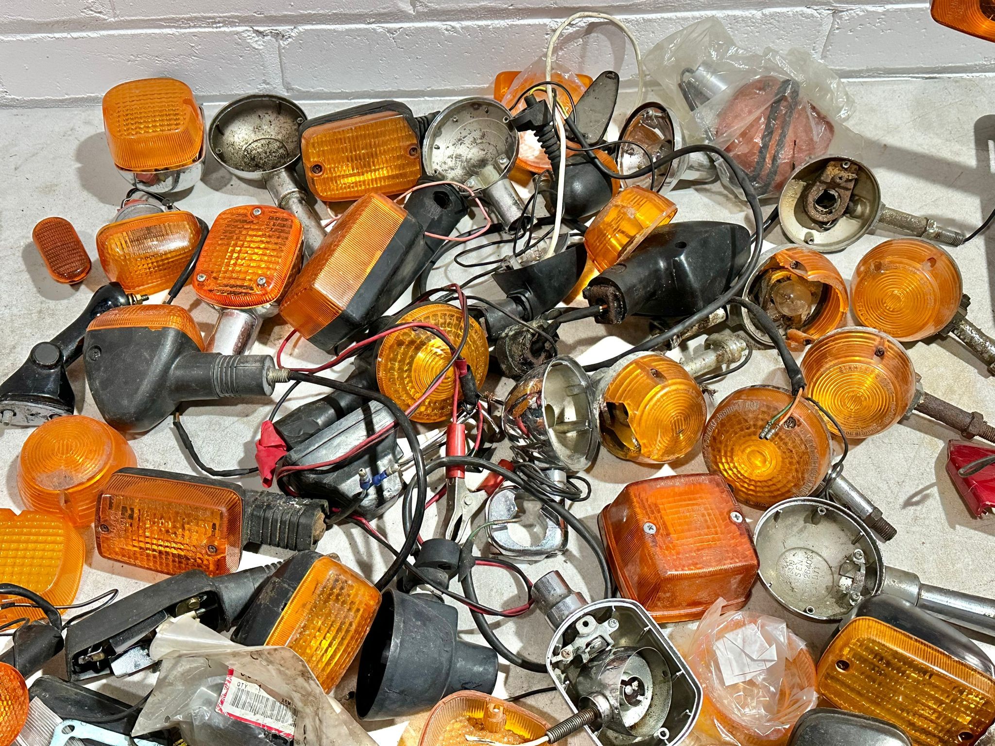 A large quantity of various motorbike indicators - Bild 7 aus 15