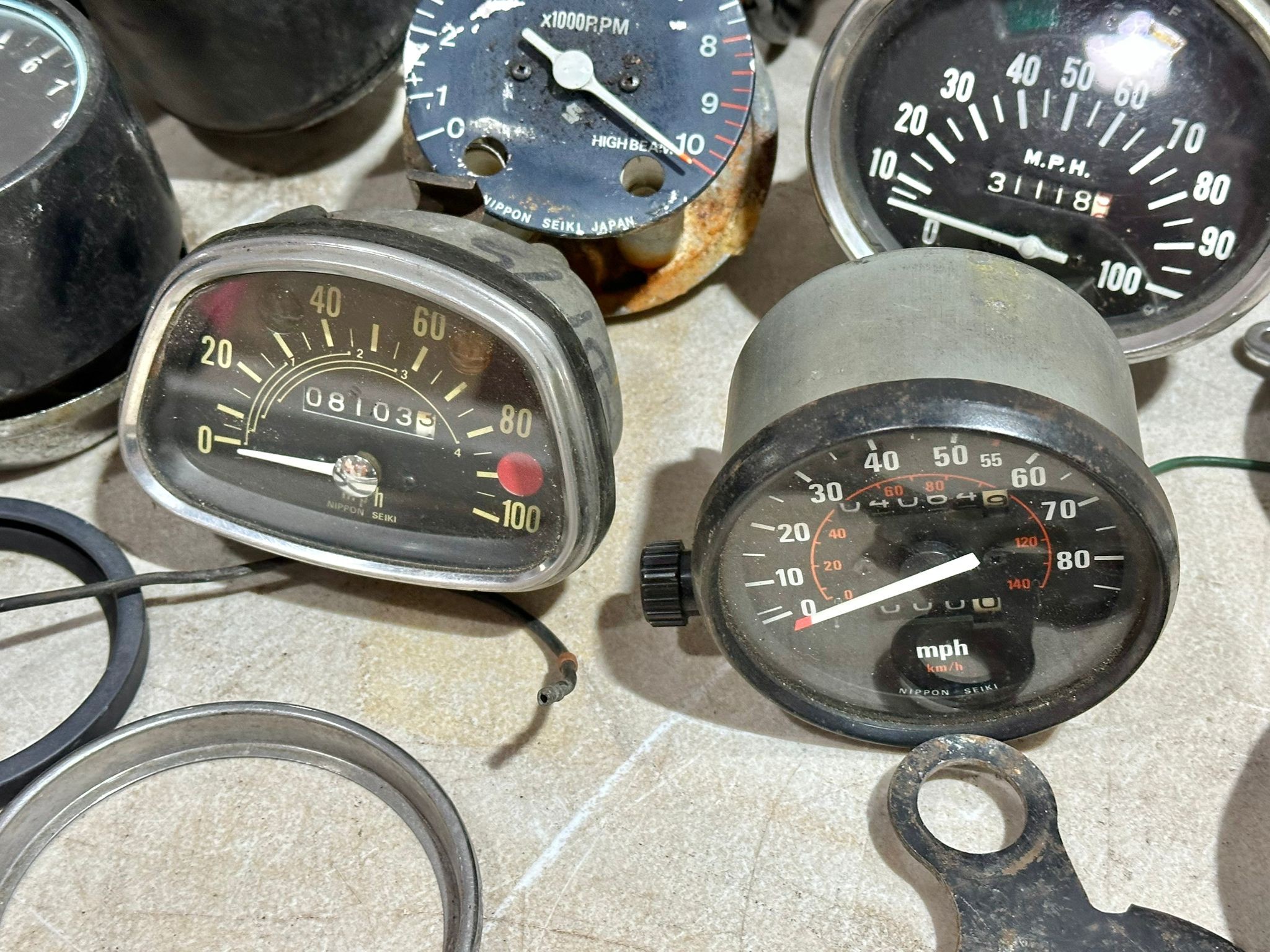 A quantity of various vintage motorbike clocks - Image 10 of 14