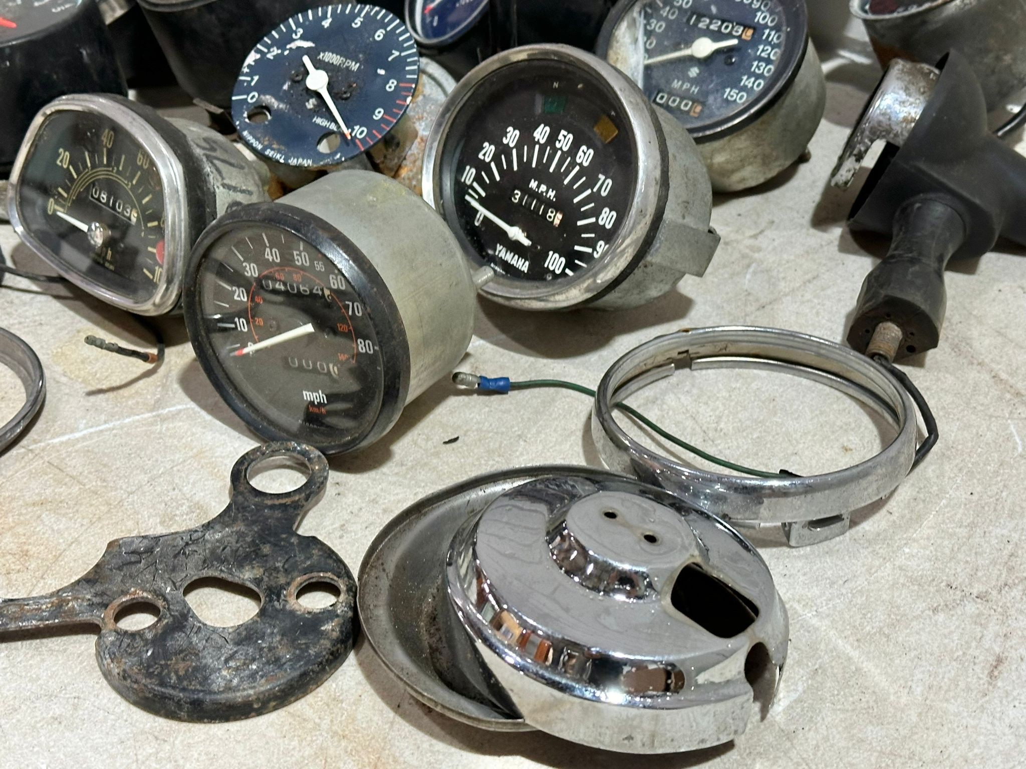 A quantity of various vintage motorbike clocks - Bild 13 aus 14