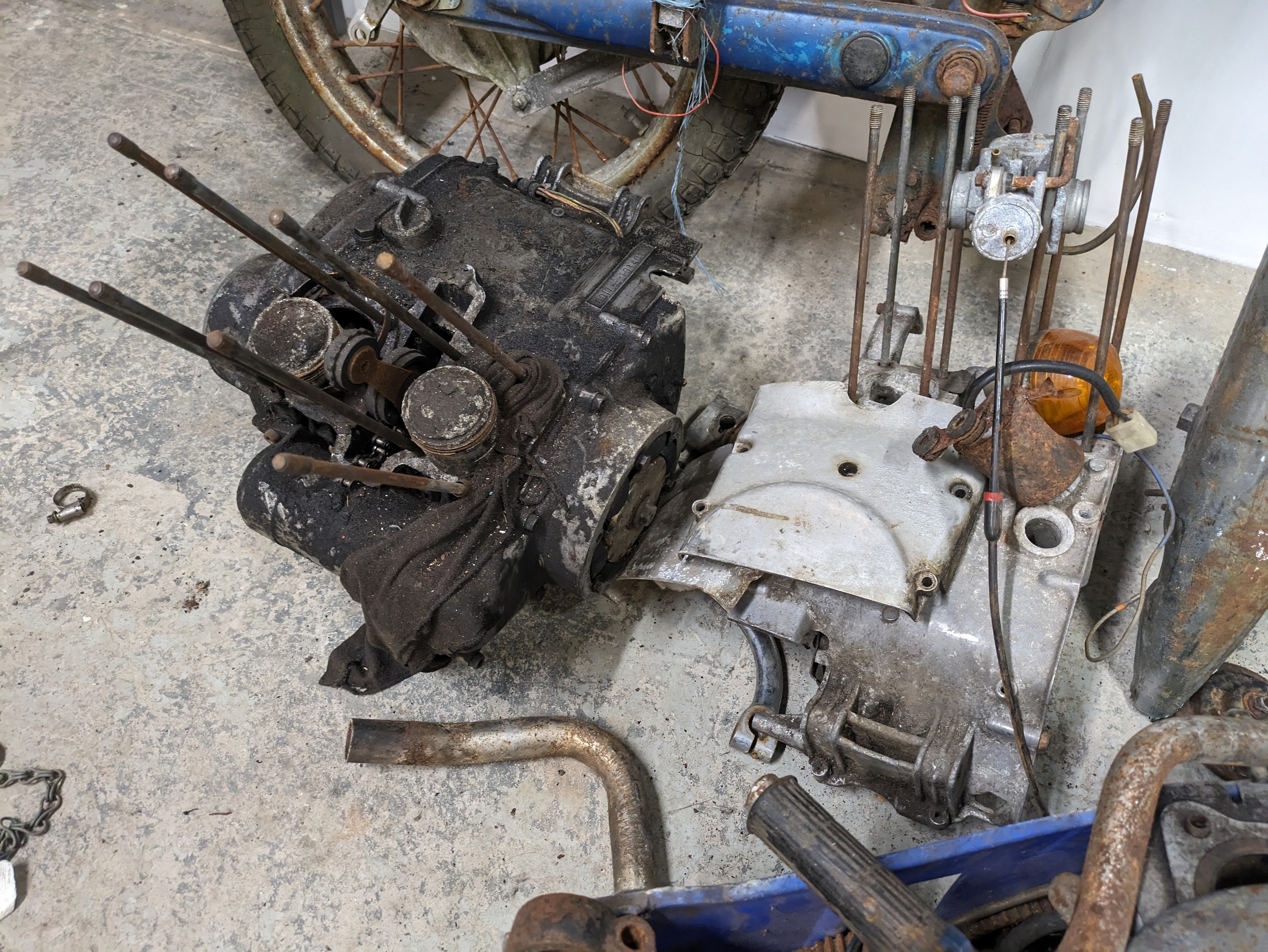 A Honda CD175 1966/7 frame with parts - Image 14 of 14