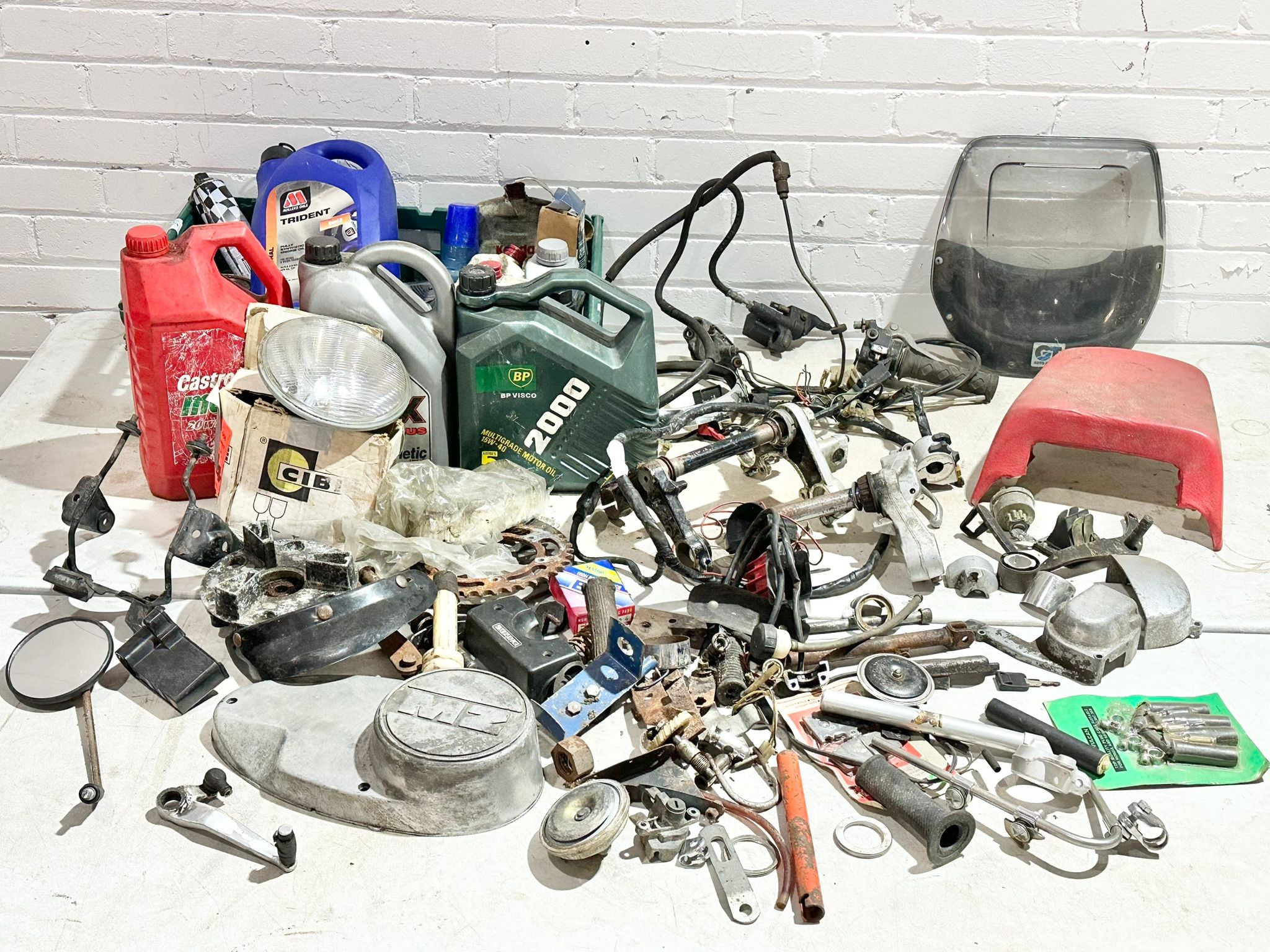 A sundry lot of miscellaneous motorbike parts etc