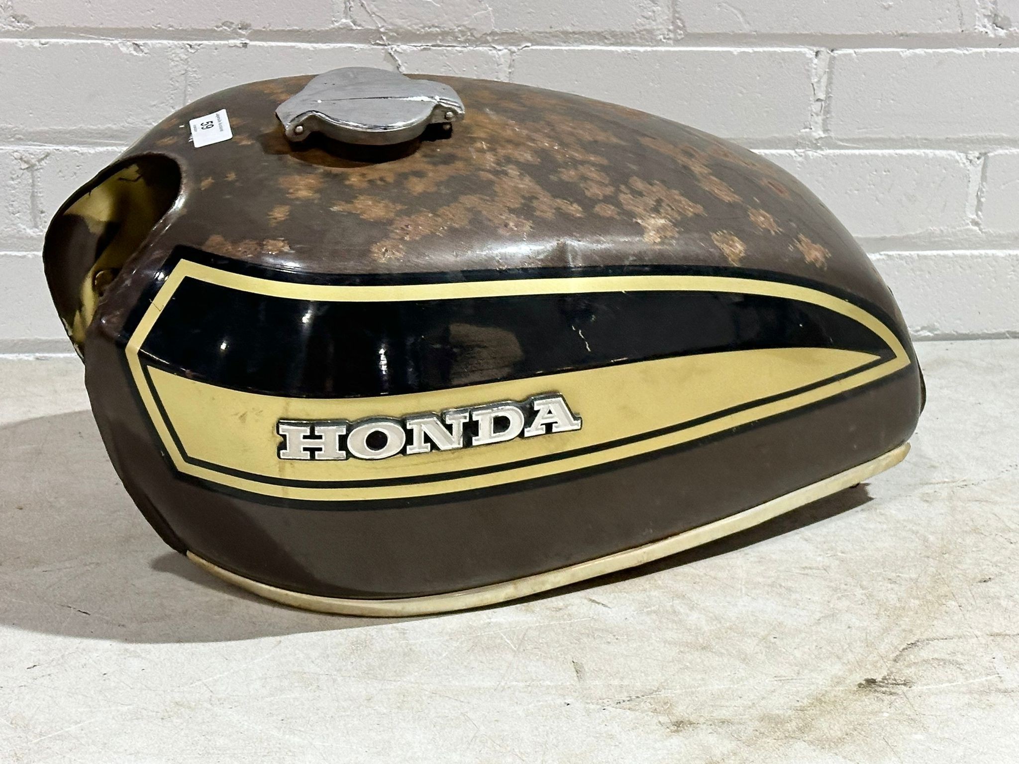 A Honda CB450 tank and side panel - Image 2 of 7
