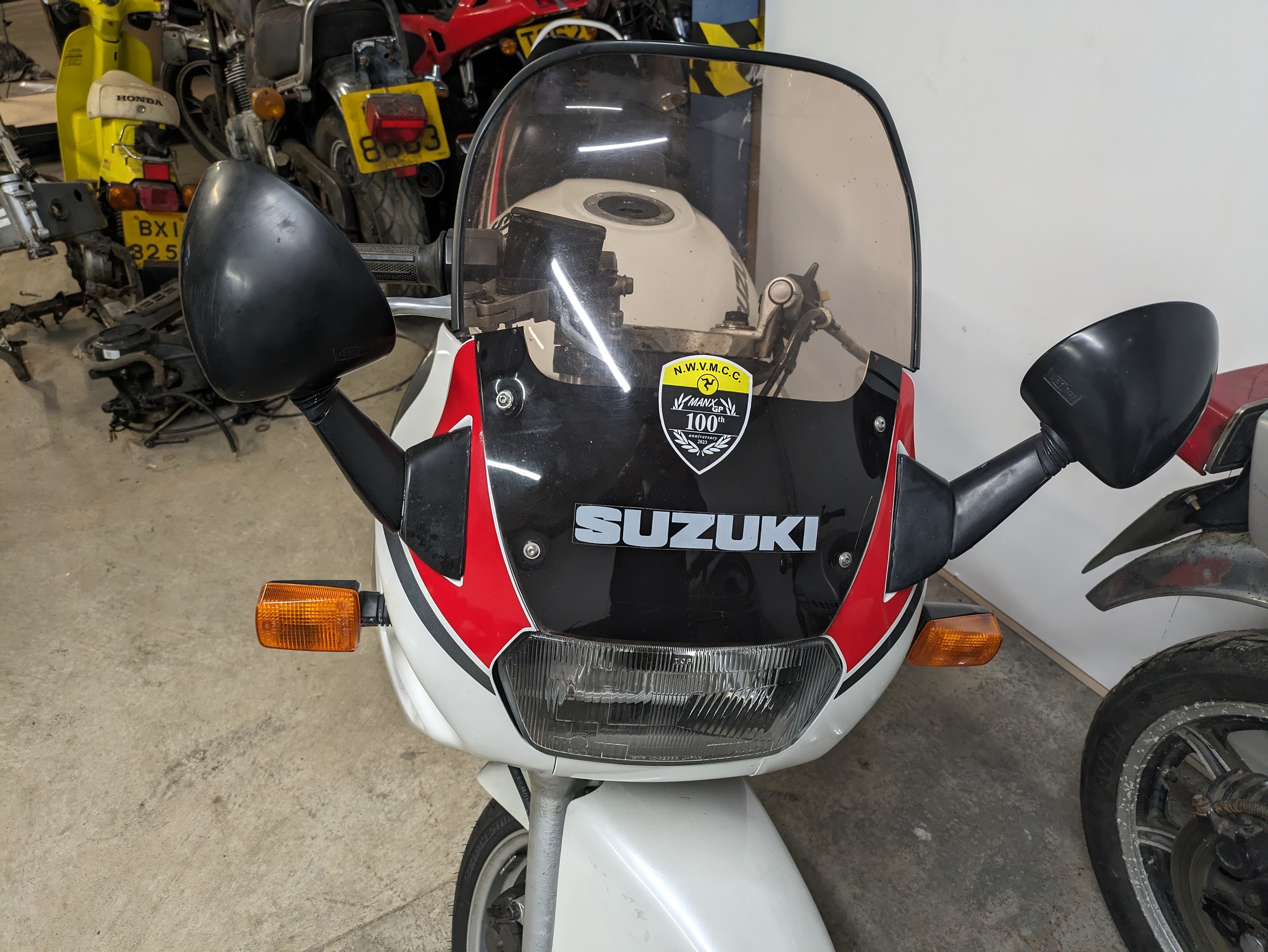 A 1989 Suzuki GSX 750F Slingshot - Bild 10 aus 11