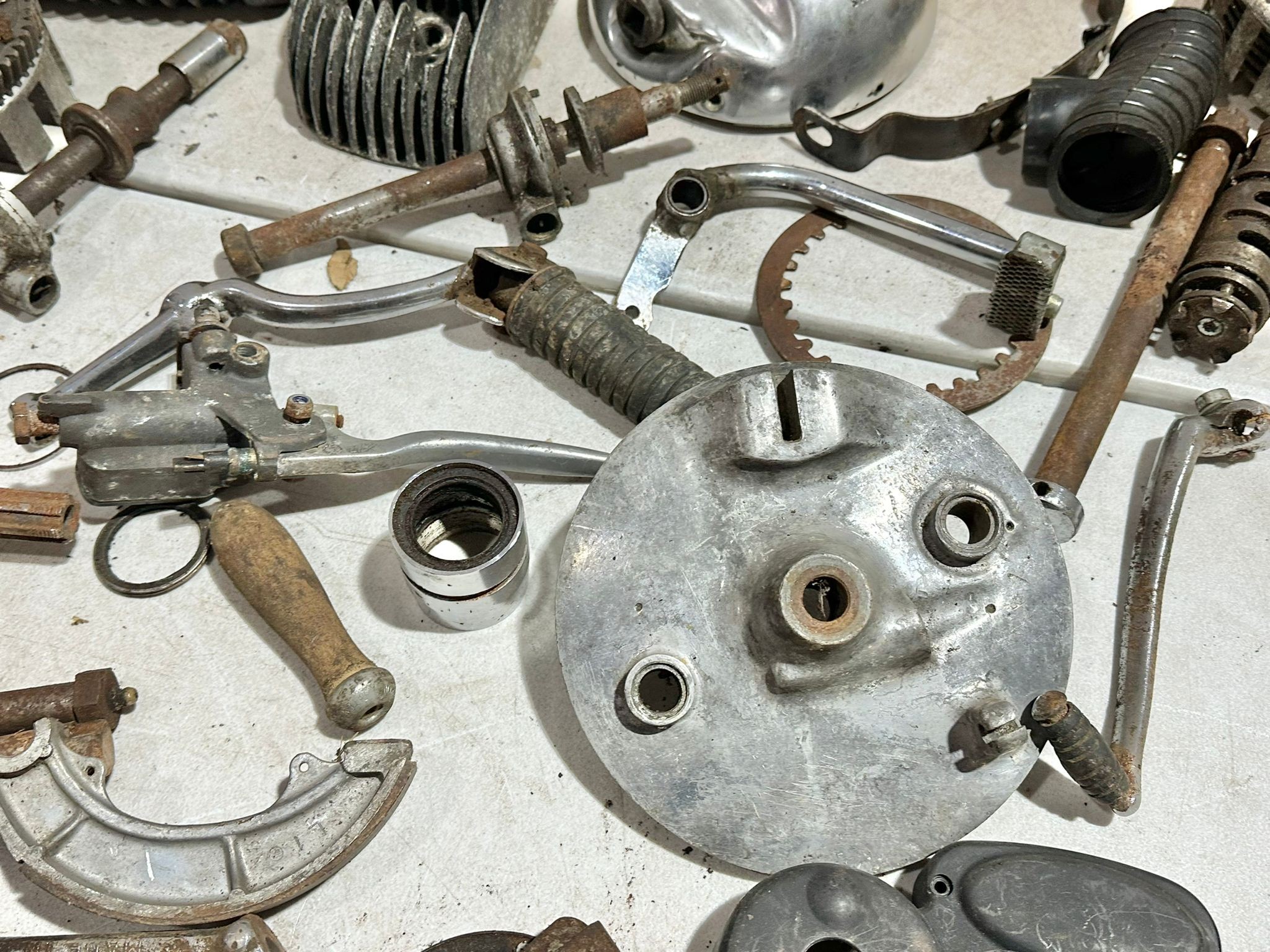 A quantity of mostly Suzuki parts, T200 etc - Bild 6 aus 17