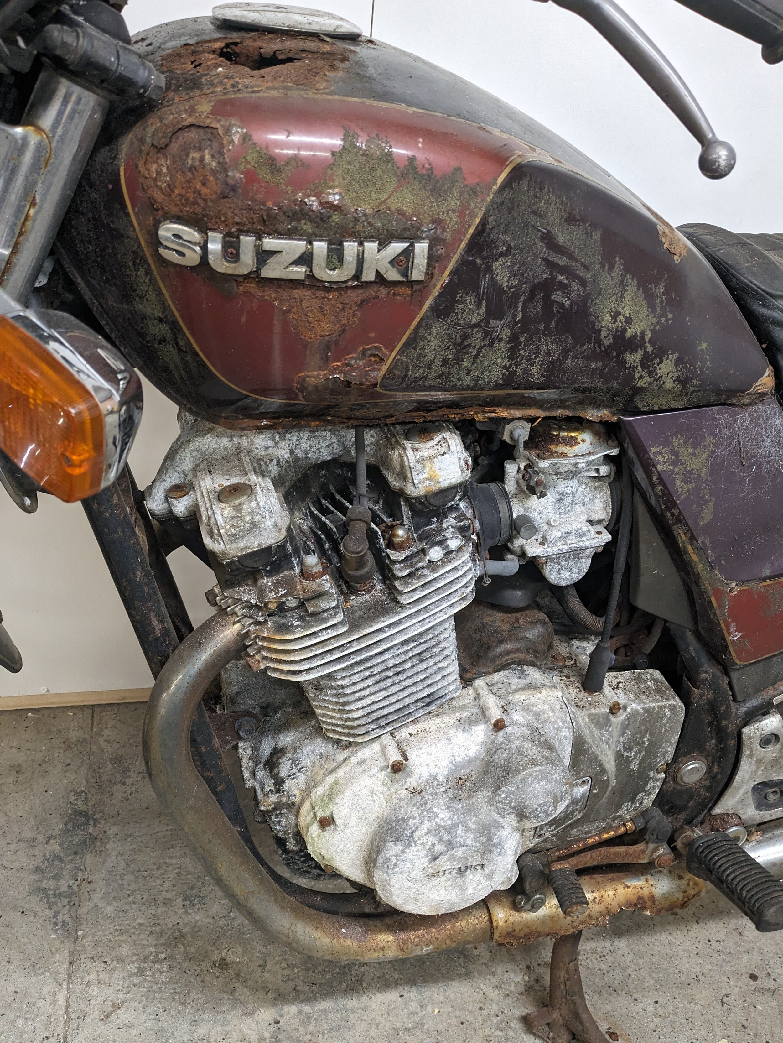 A Suzuki Tempter GR650 with Reg. 1992 - Bild 2 aus 14