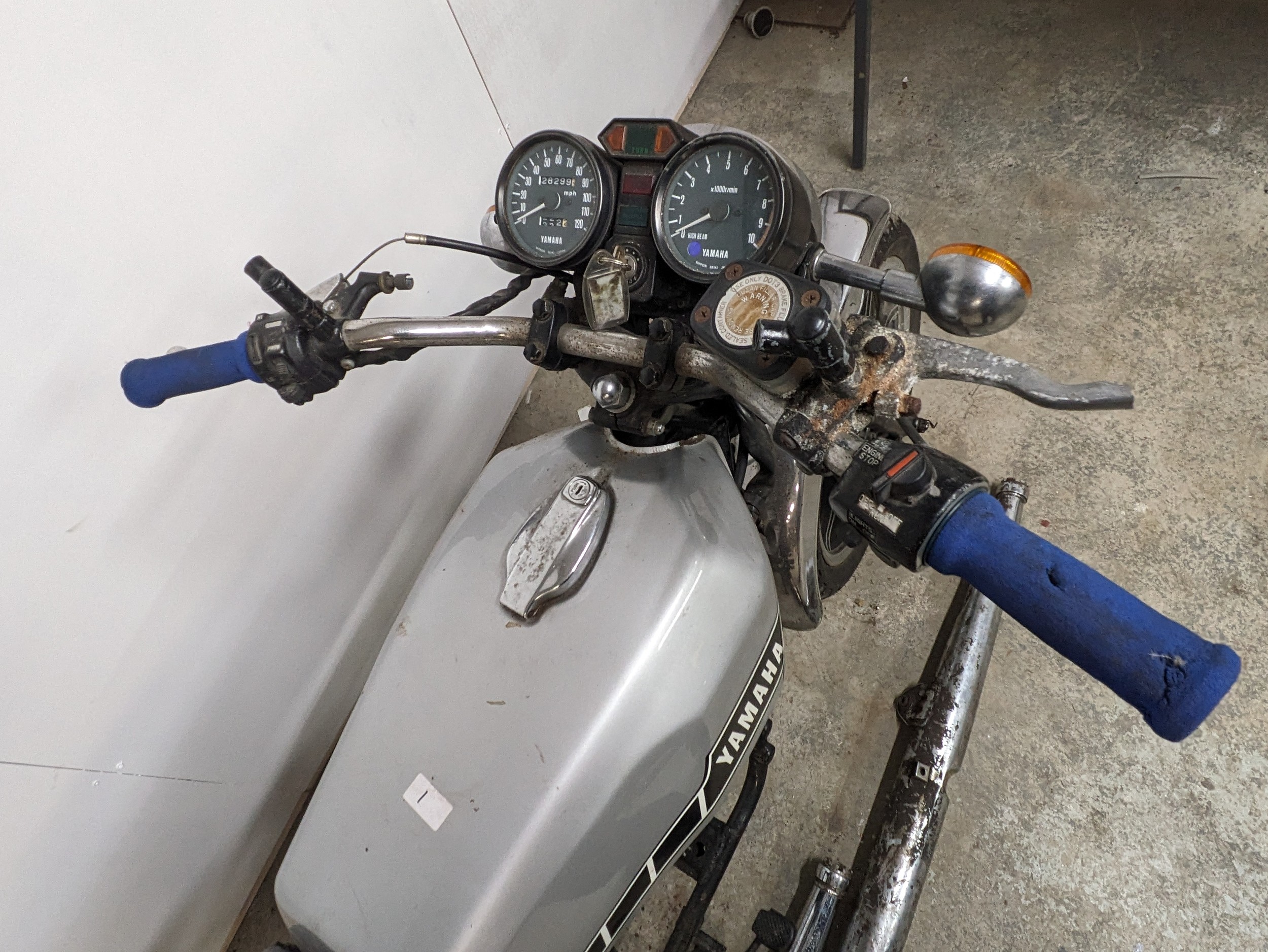 A 1980 Yamaha RD250 - Bild 12 aus 13