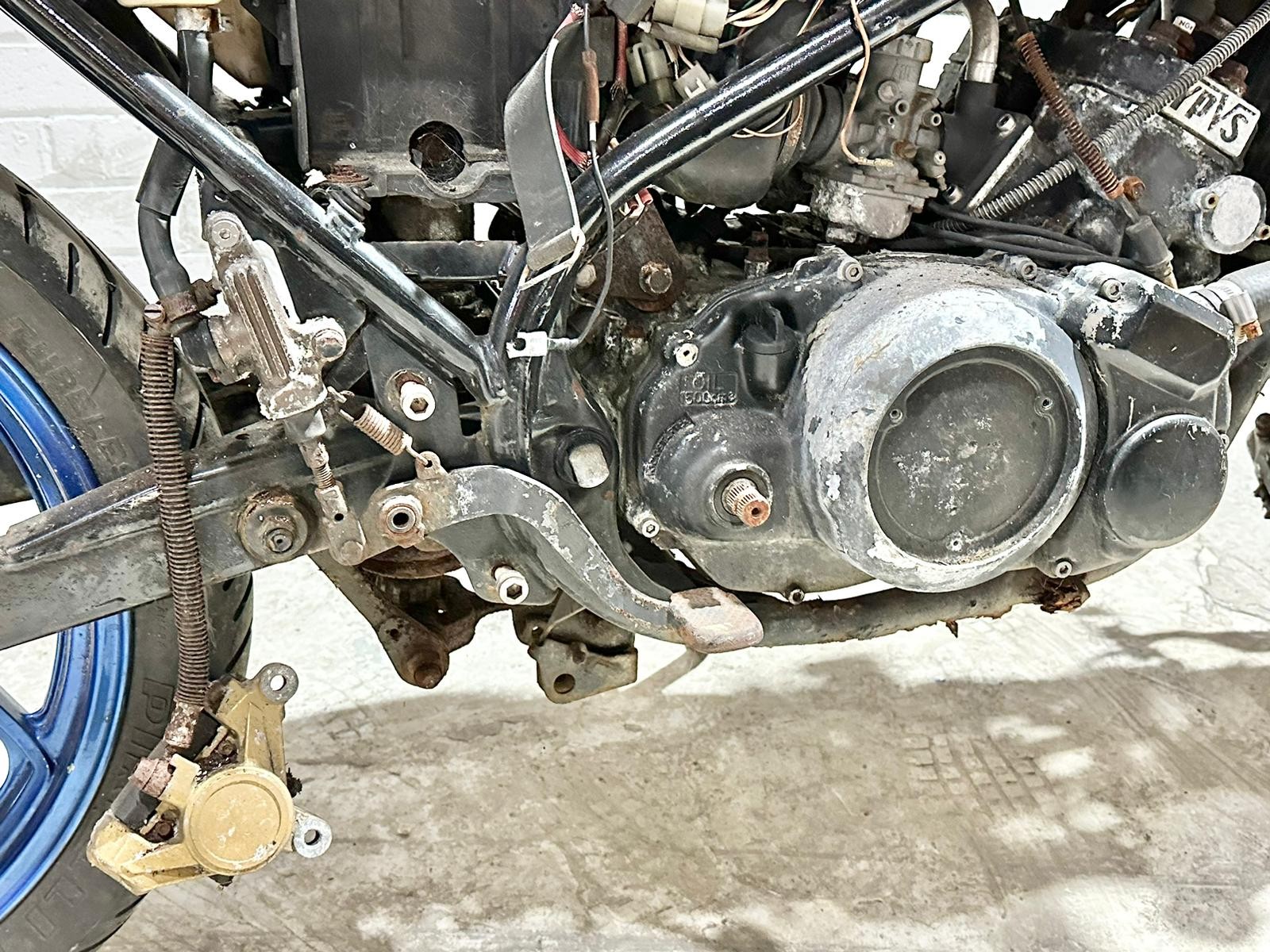 A Yamaha RD350 LC 31K with parts - Image 9 of 27