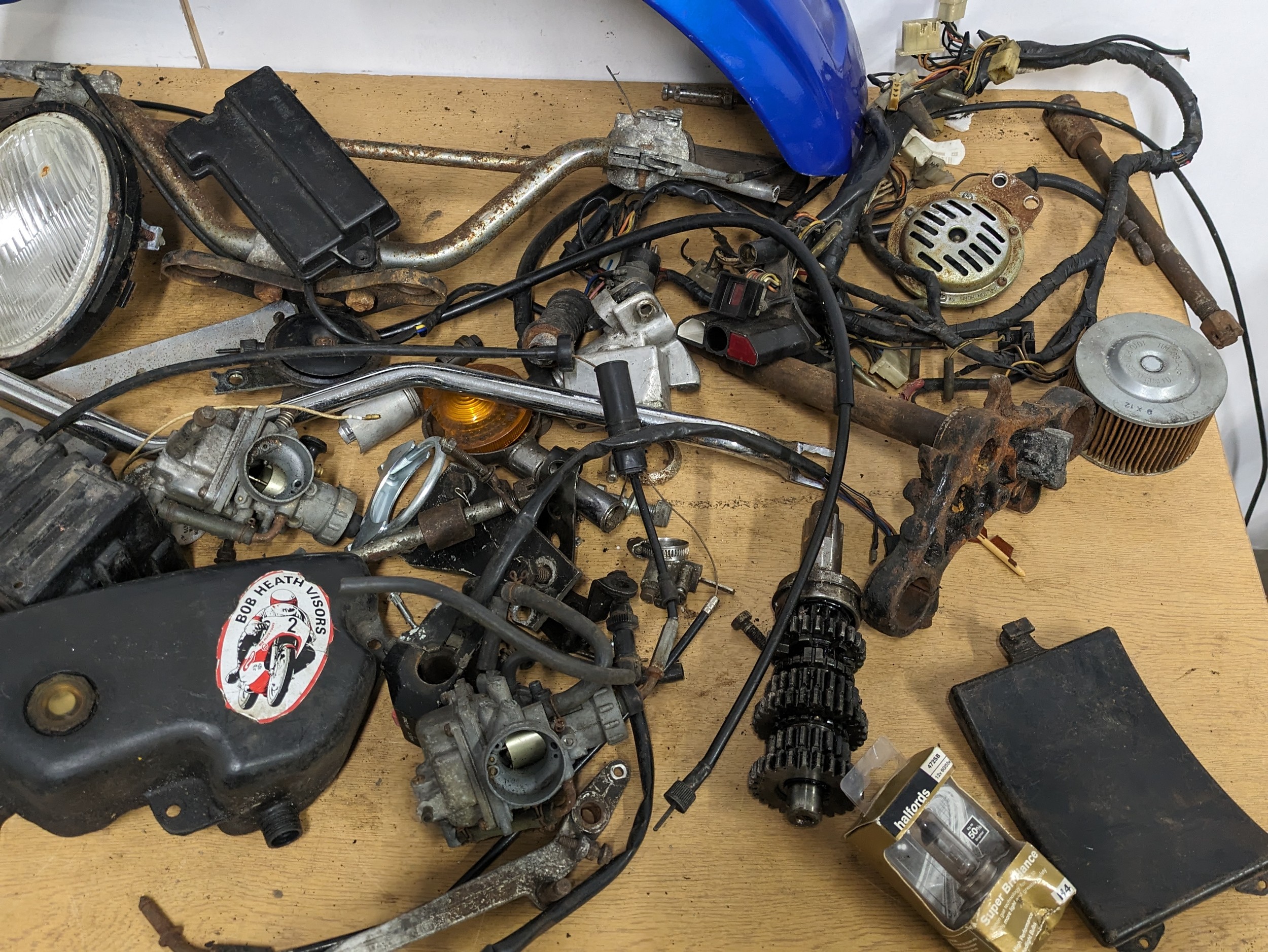 A collection of motorbike parts, Yamaha etc - Image 7 of 7