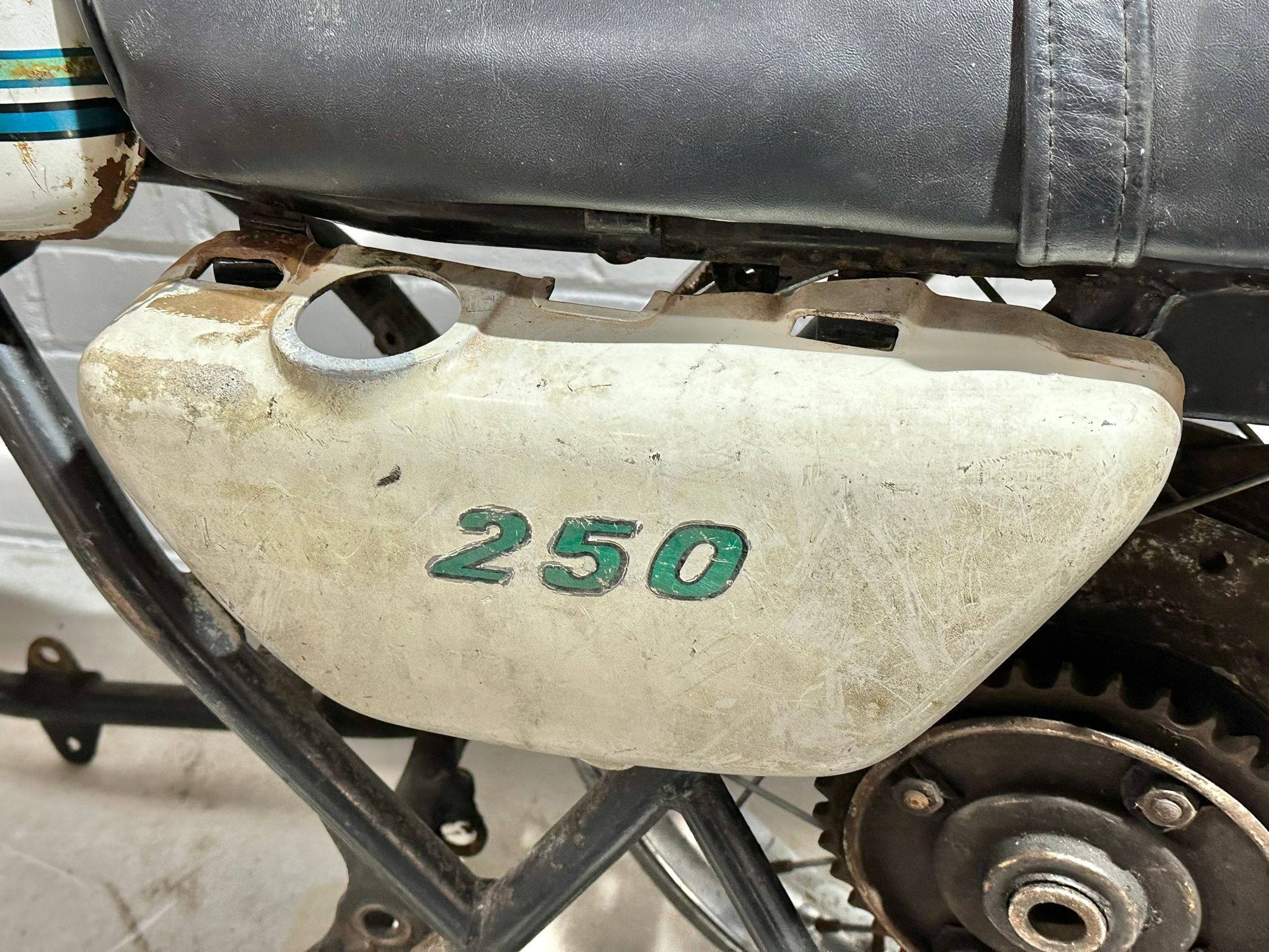 Kawasaki S1 250 White Ghost 2 stroke Frame 1972, with parts, engine and documents - Image 21 of 28