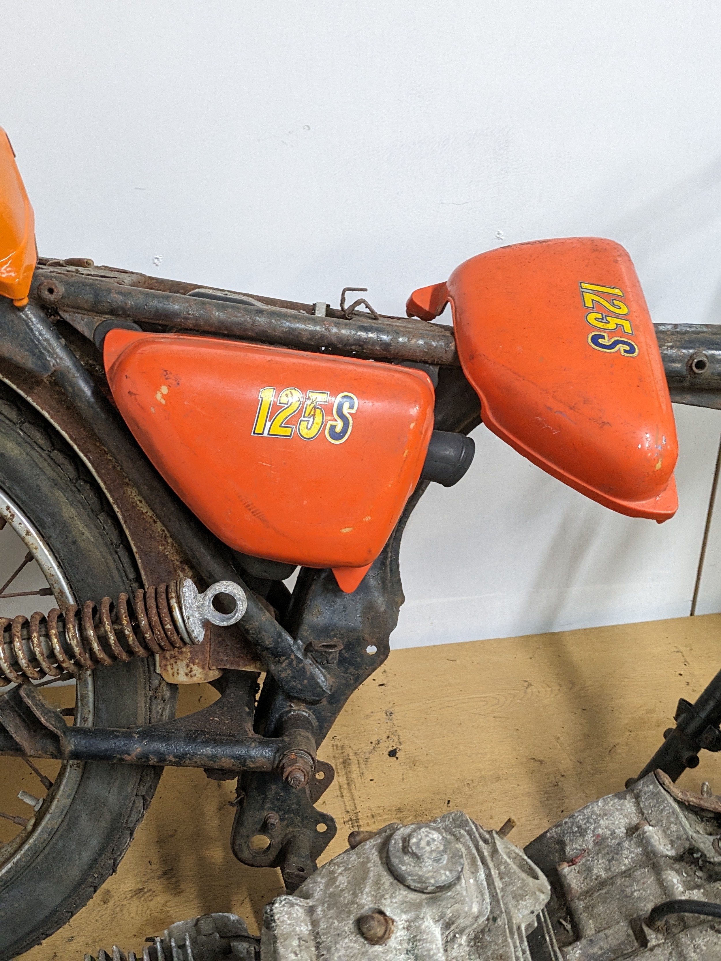 Honda CB125-S frame,3 engines and parts - Image 6 of 10