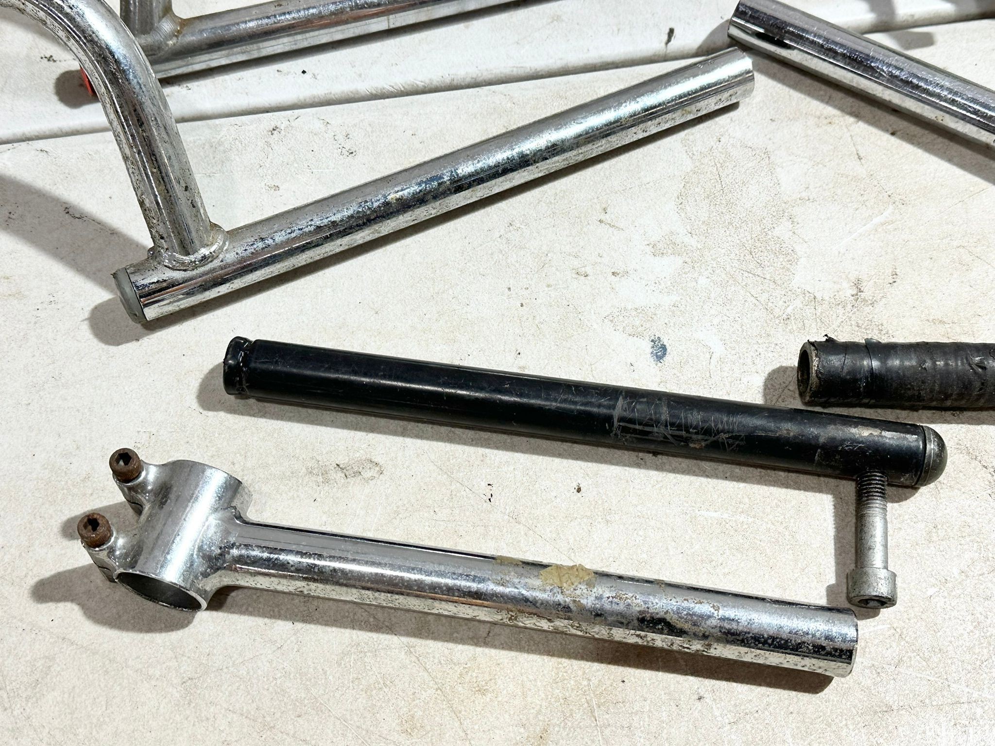 A quantity of various motorbike handlebars - Image 3 of 6
