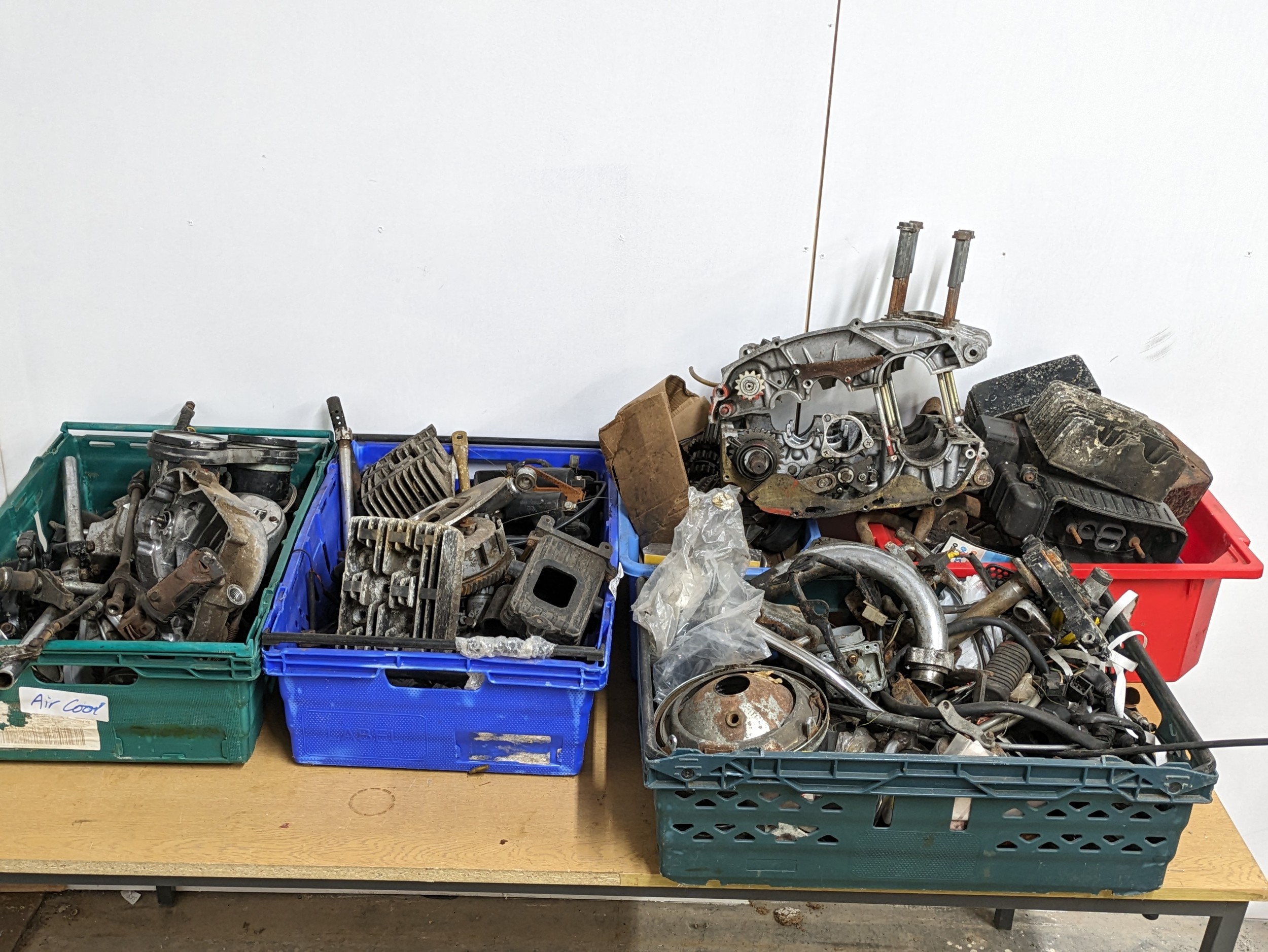 A quantity of mostly Yamaha Aircool parts