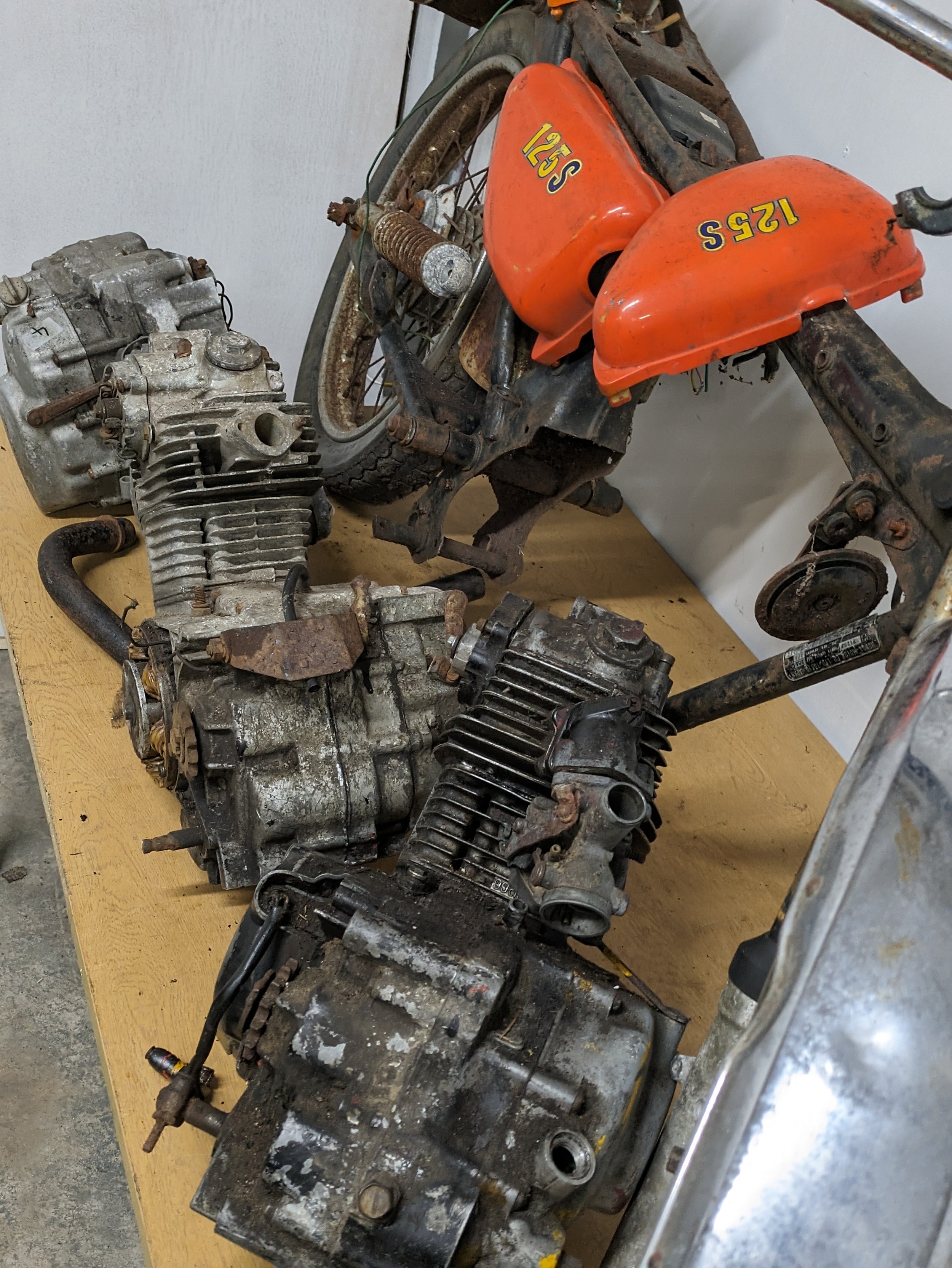 Honda CB125-S frame,3 engines and parts - Bild 2 aus 10