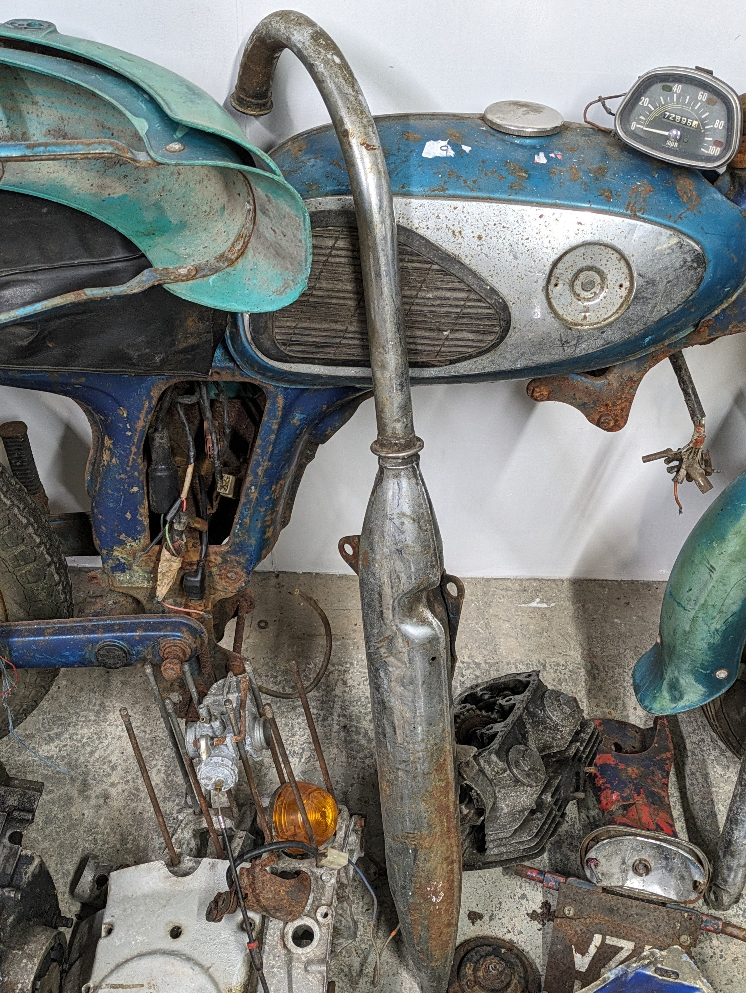 A Honda CD175 1966/7 frame with parts - Image 6 of 14