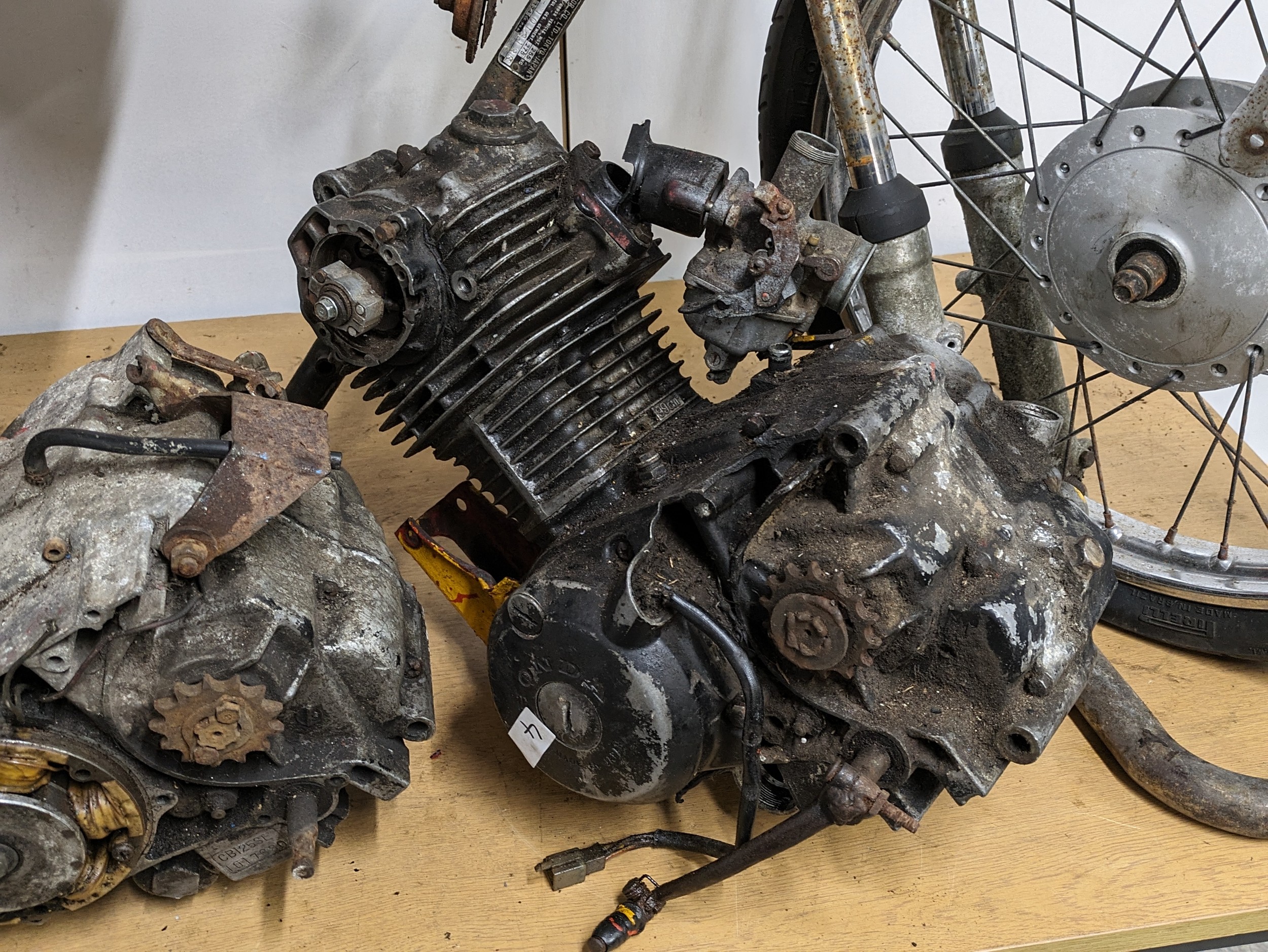 Honda CB125-S frame,3 engines and parts - Image 10 of 10