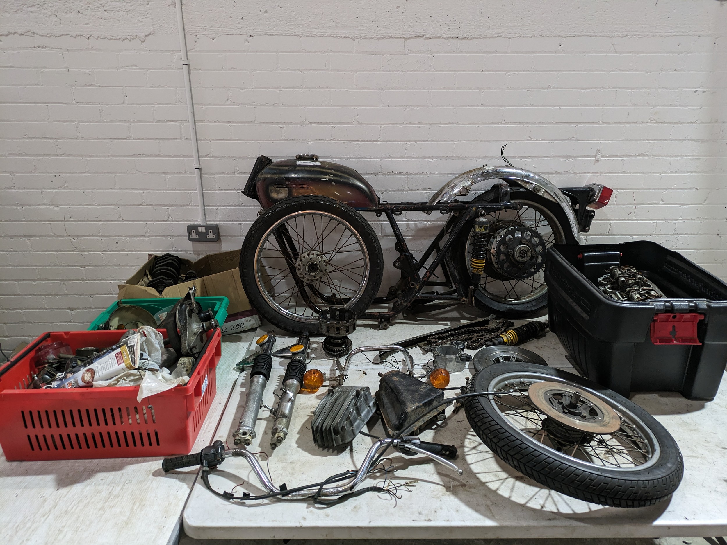 A 1974 Honda CB 750 frame with many parts and engine. With Documents.