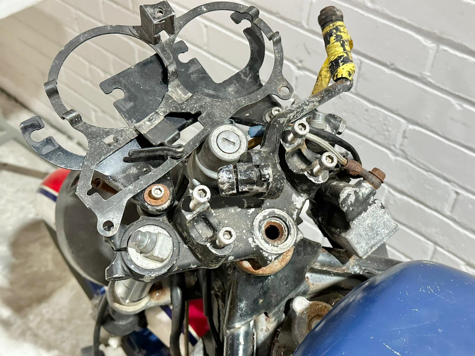 A Yamaha RD350 LC 31K with parts - Image 23 of 27