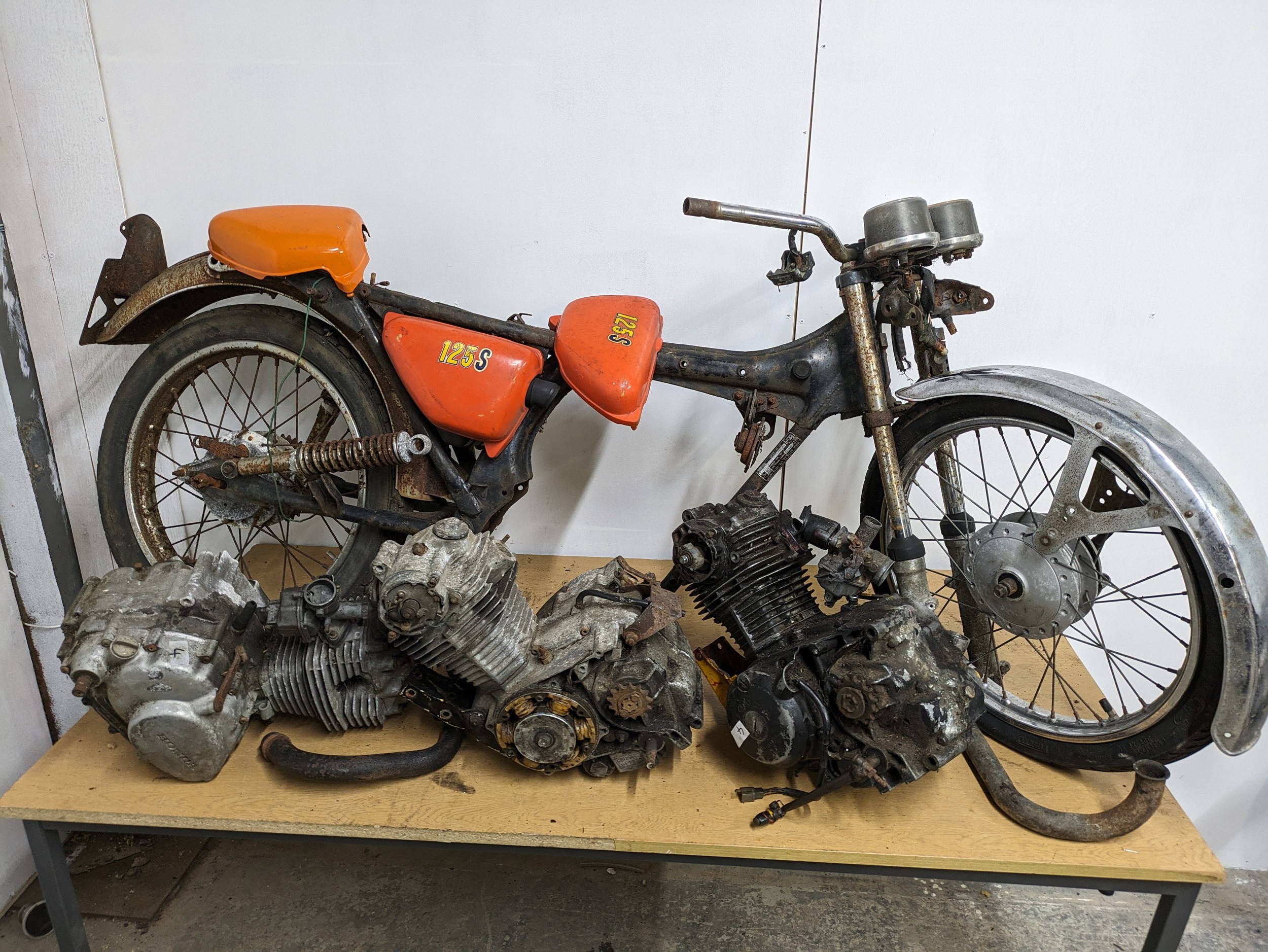 Honda CB125-S frame,3 engines and parts