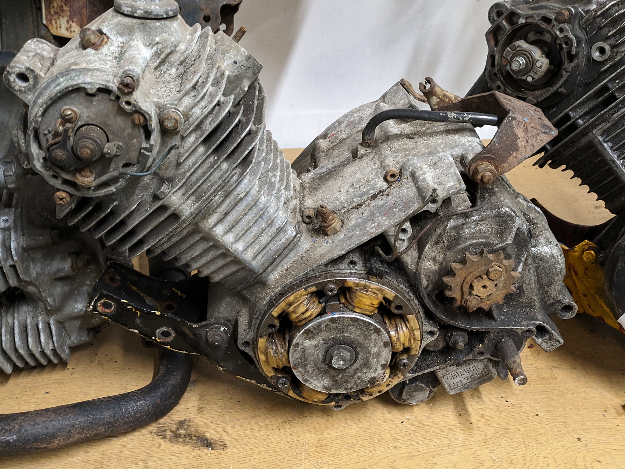 Honda CB125-S frame,3 engines and parts - Bild 9 aus 10