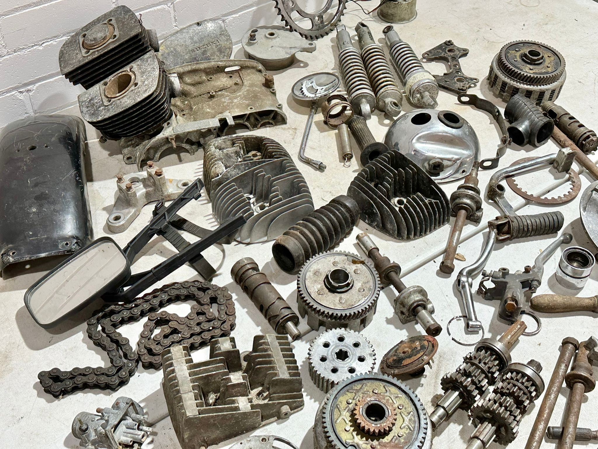 A quantity of mostly Suzuki parts, T200 etc - Bild 12 aus 17