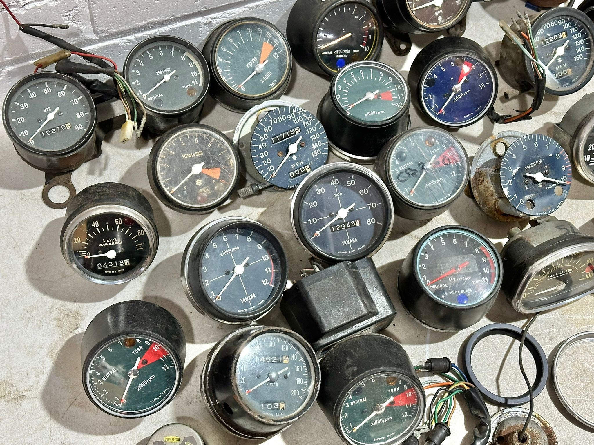 A quantity of various vintage motorbike clocks - Bild 14 aus 14