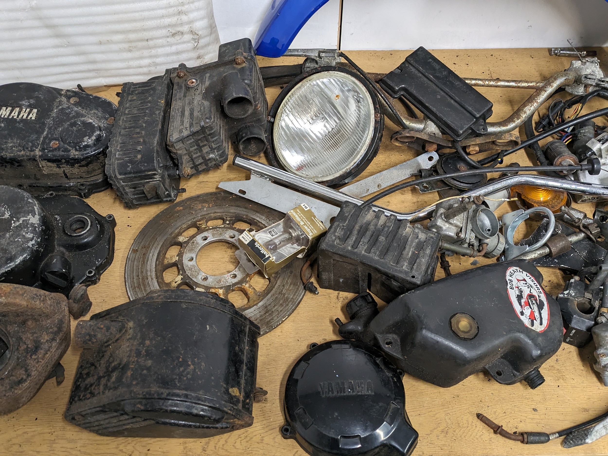 A collection of motorbike parts, Yamaha etc - Image 6 of 7