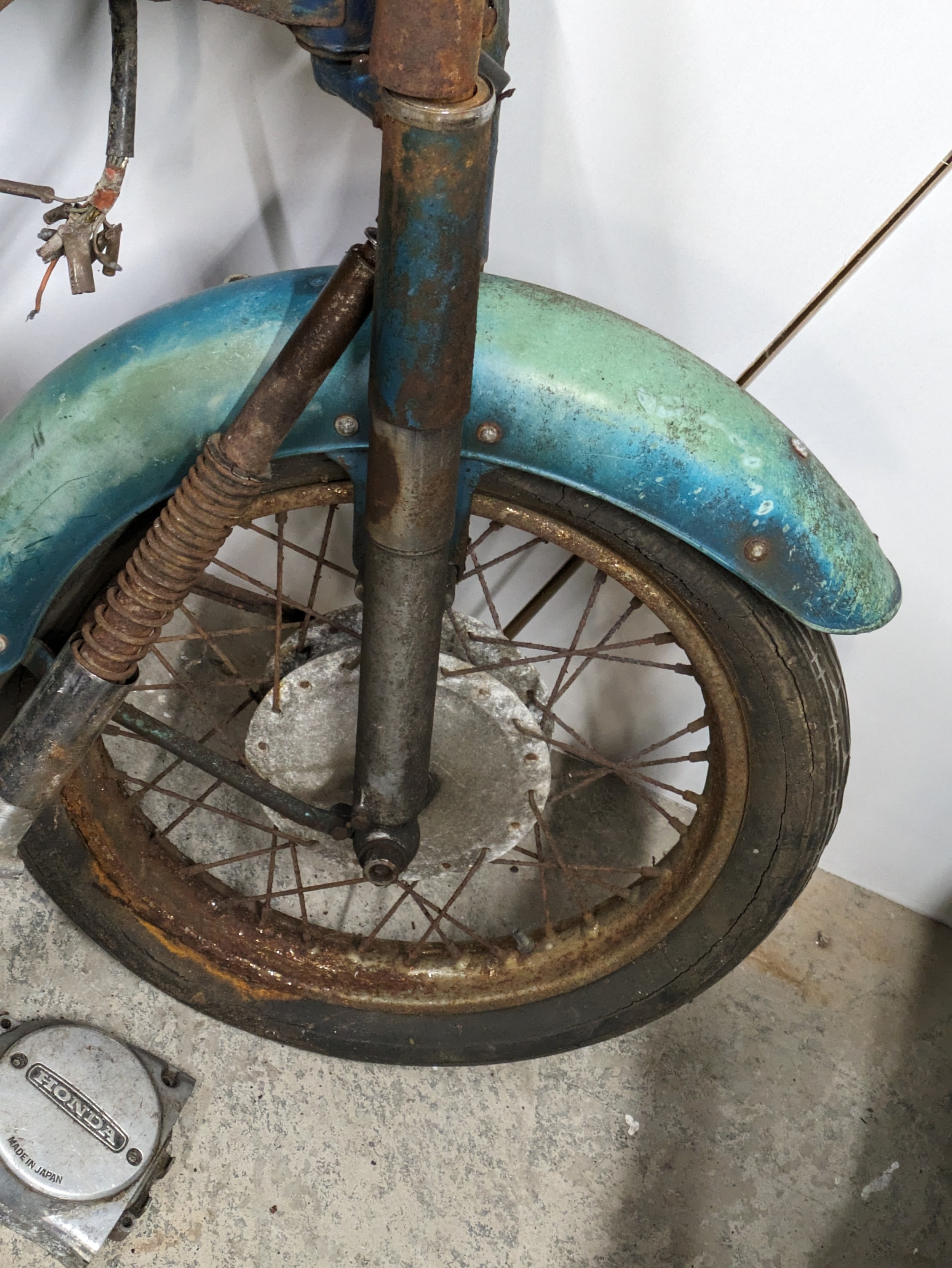 A Honda CD175 1966/7 frame with parts - Image 9 of 14