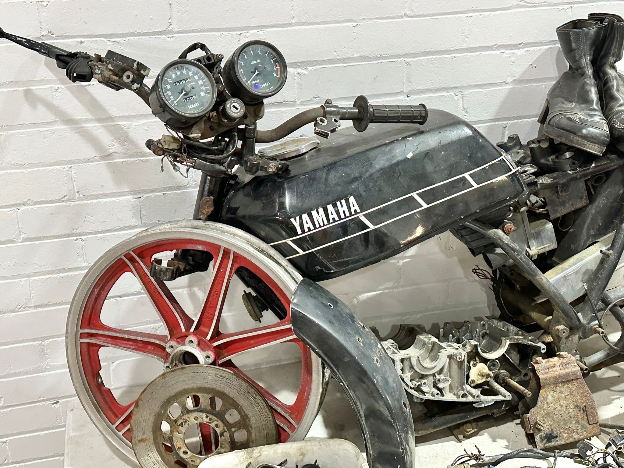 Yamaha RD250 Aircool frame with parts. - Bild 14 aus 28