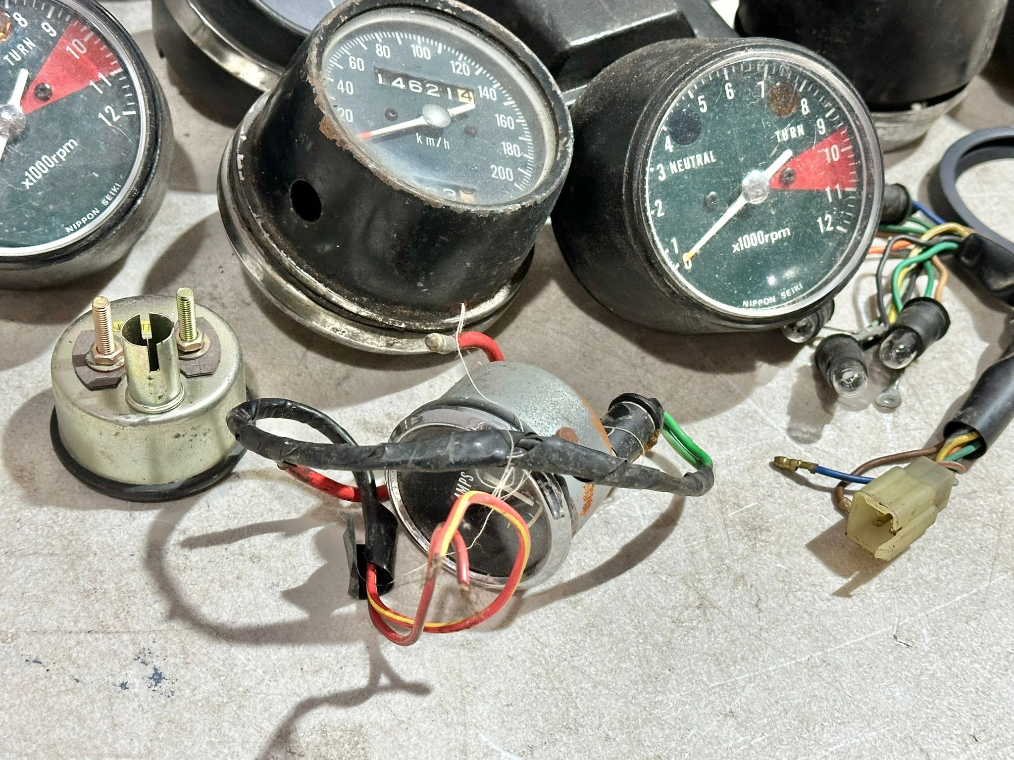 A quantity of various vintage motorbike clocks - Bild 4 aus 14