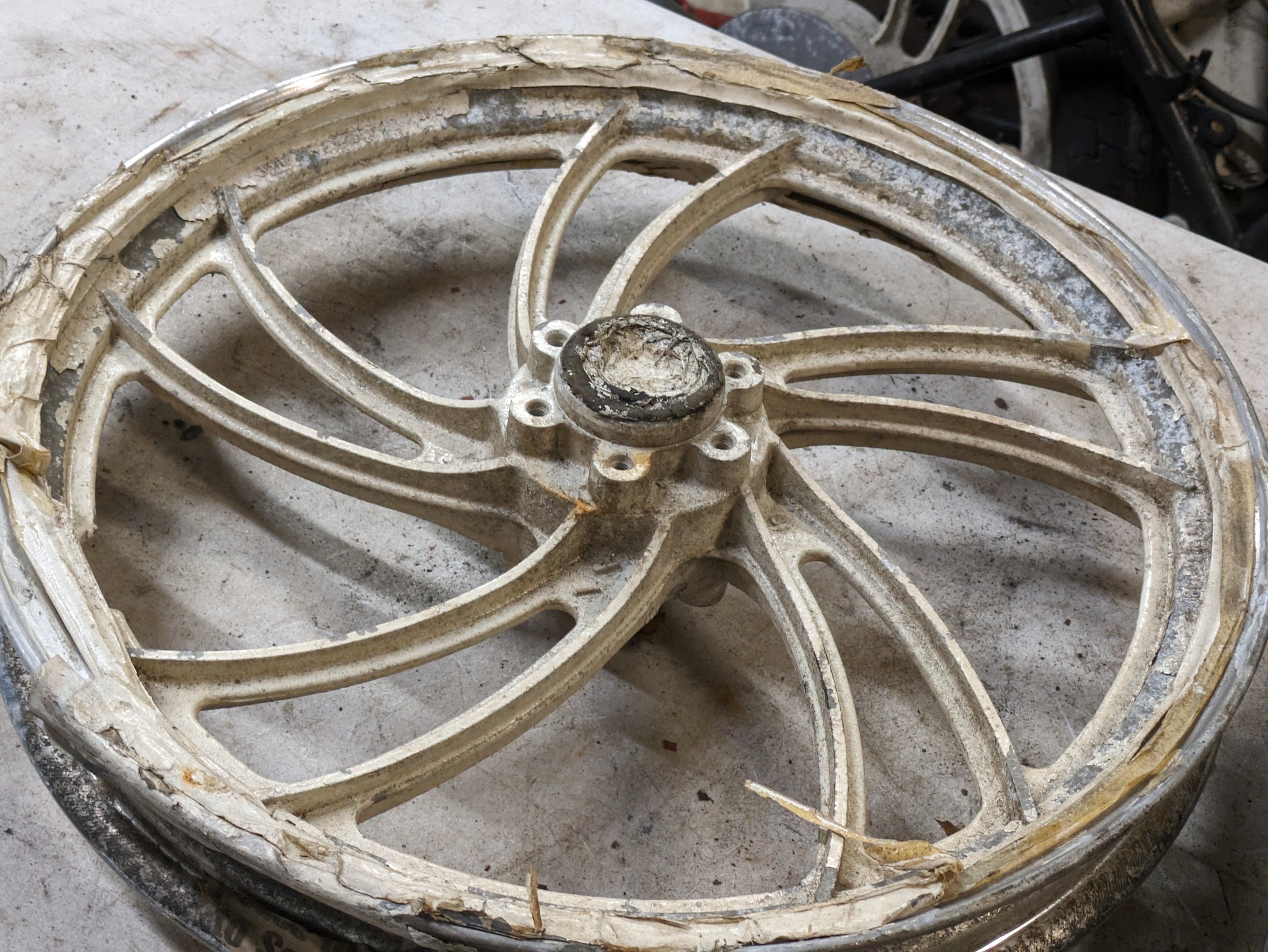 A set of Yamaha RD250 LC wheels - Image 4 of 6