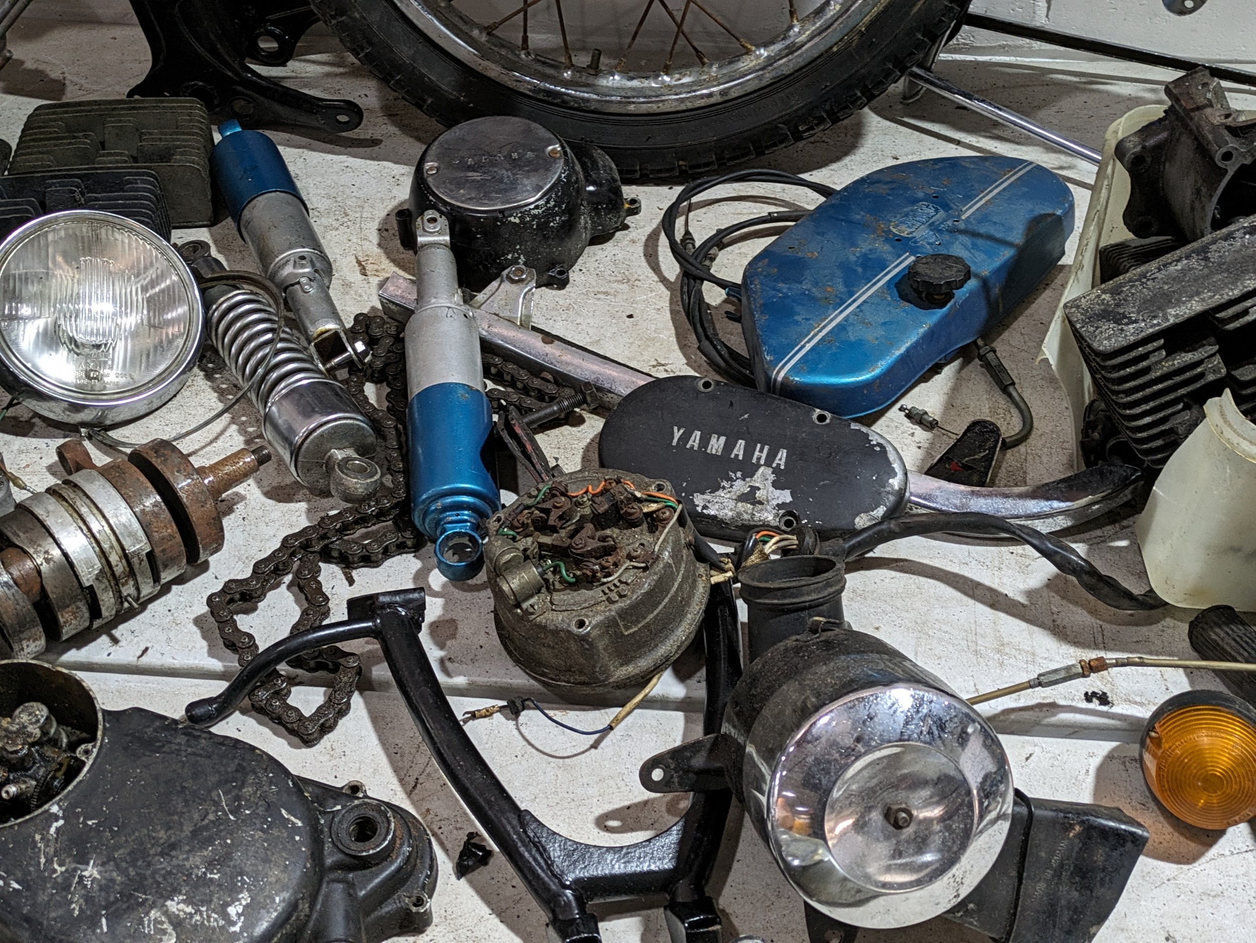 A 1973 Yamaha 200 Electric 2 stroke with parts and documents - Image 11 of 14