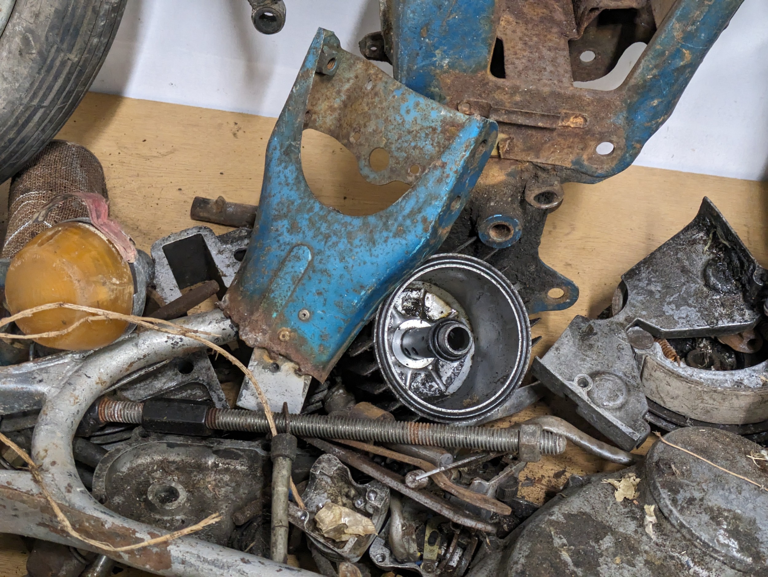 A Honda CD175 1966/7 frame with parts - Image 12 of 15