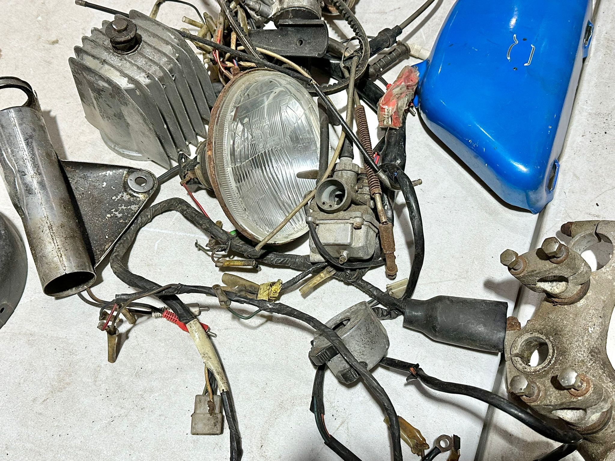 Kawasaki S1 250 White Ghost 2 stroke Frame 1972, with parts, engine and documents - Image 26 of 28