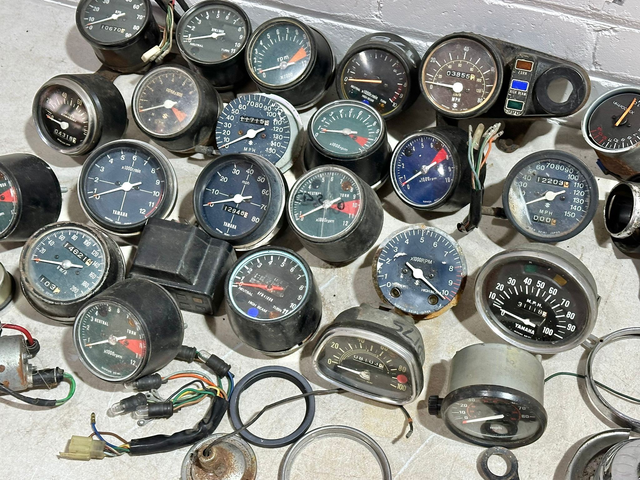 A quantity of various vintage motorbike clocks - Image 11 of 14
