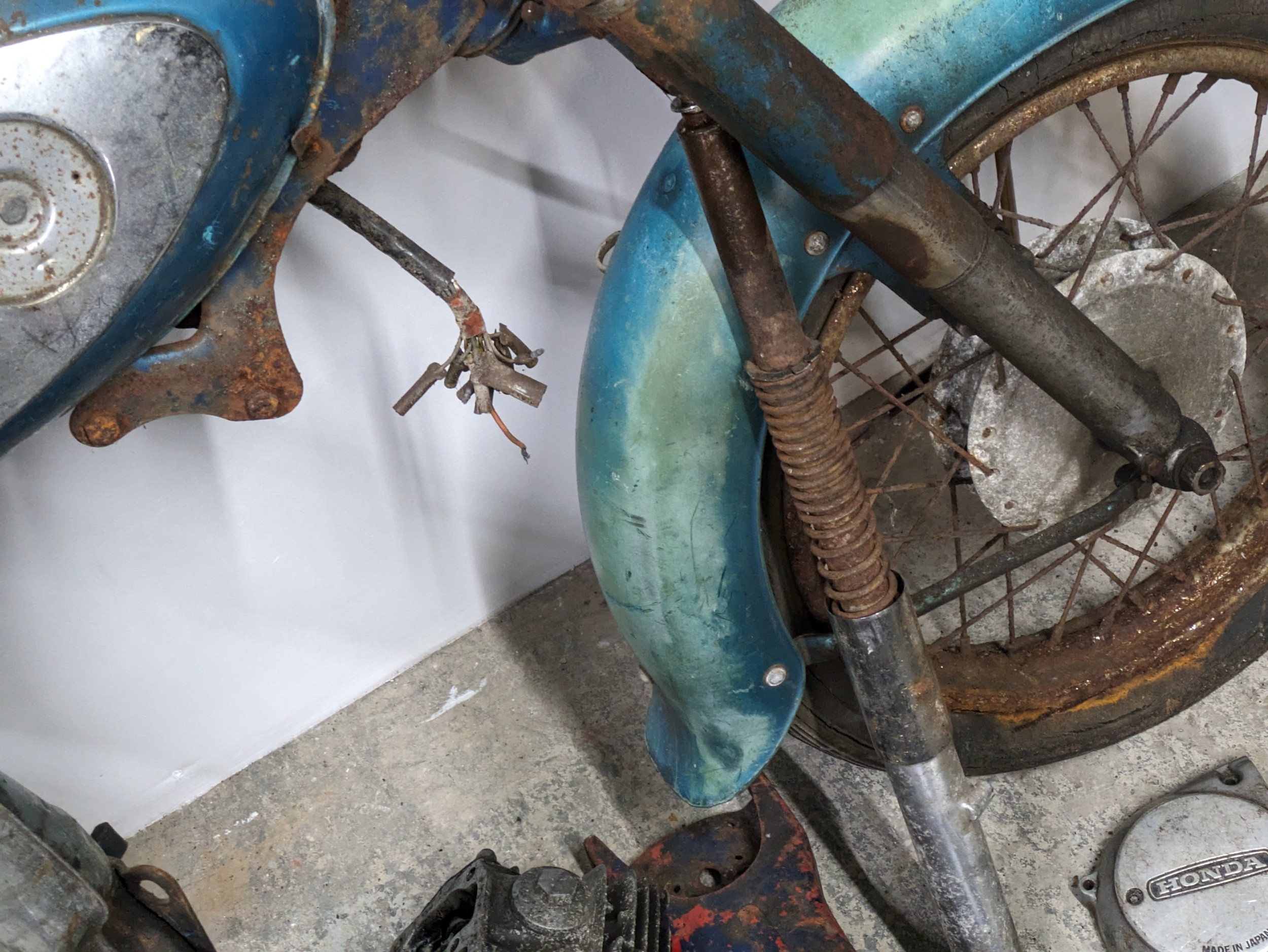 A Honda CD175 1966/7 frame with parts - Image 7 of 14