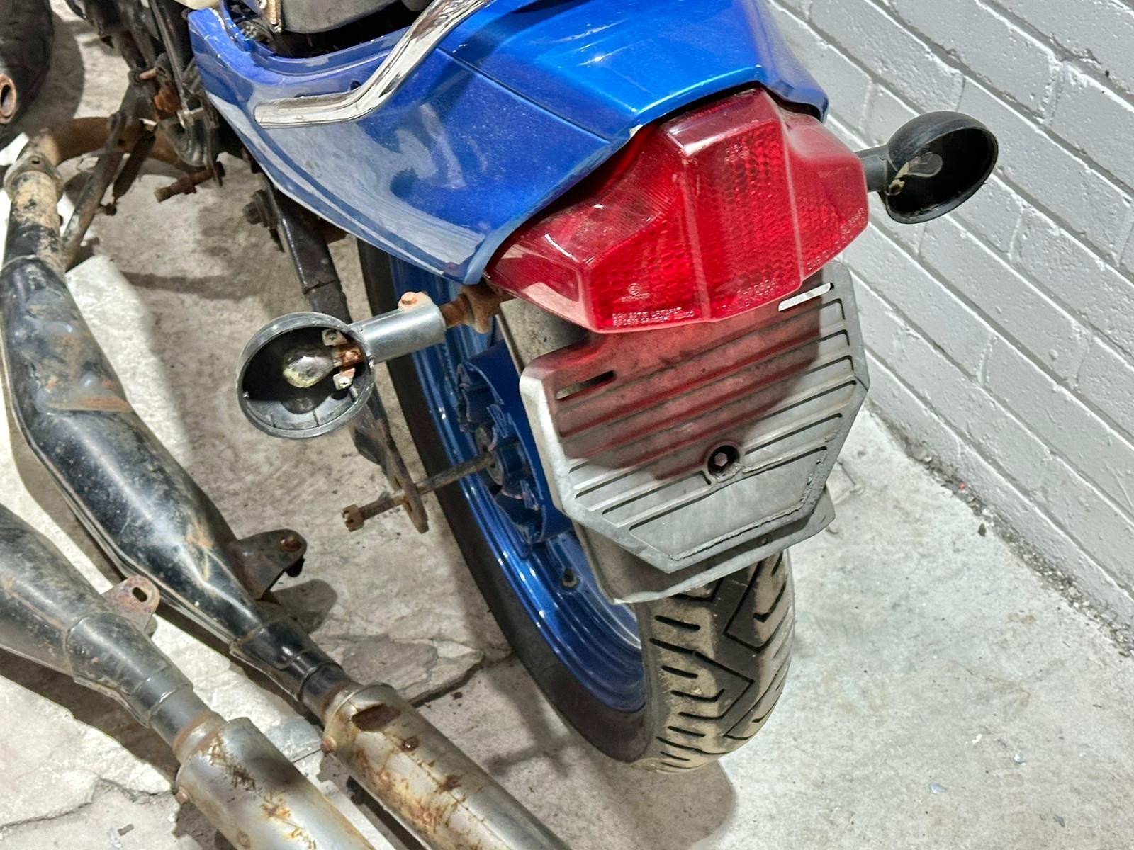 A Yamaha RD350 LC 31K with parts - Image 22 of 27